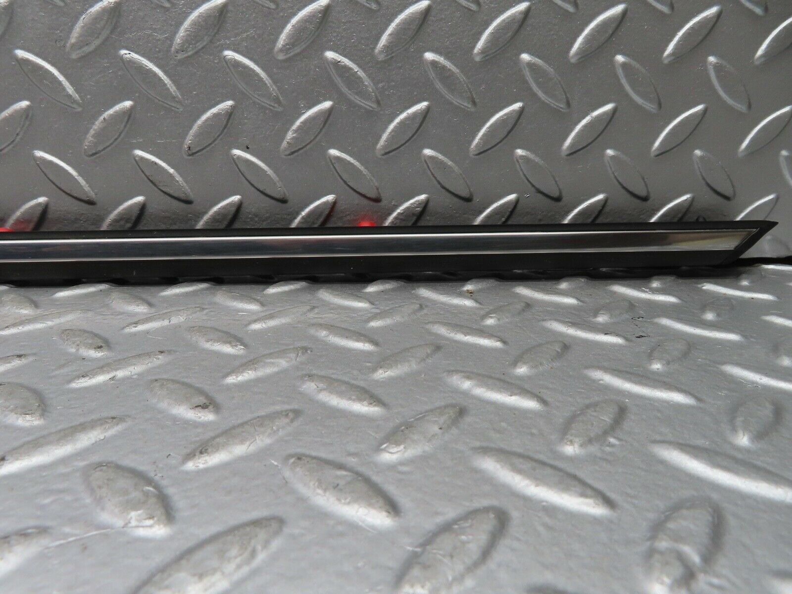 21100 Mercedes-Benz W123 230E Rear Right Door Centre Moulding Trim