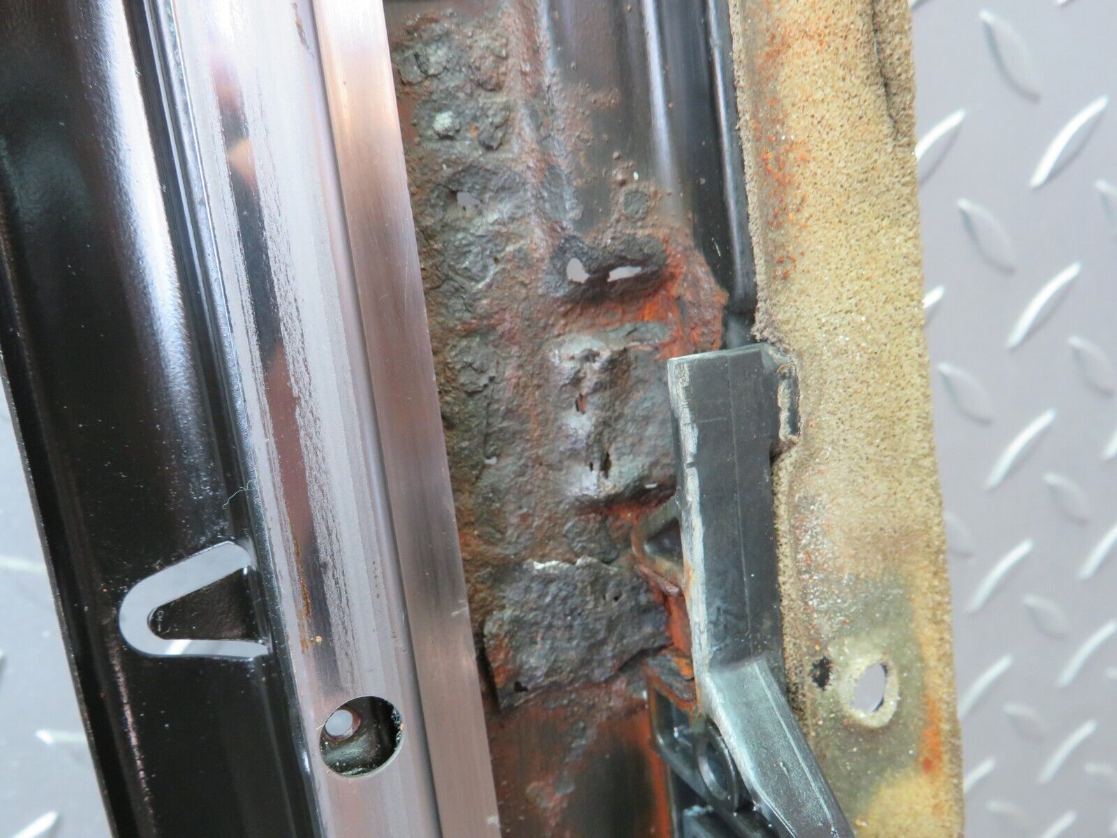 36196 Mercedes-Benz W126 420SE Power Sunroof Frame