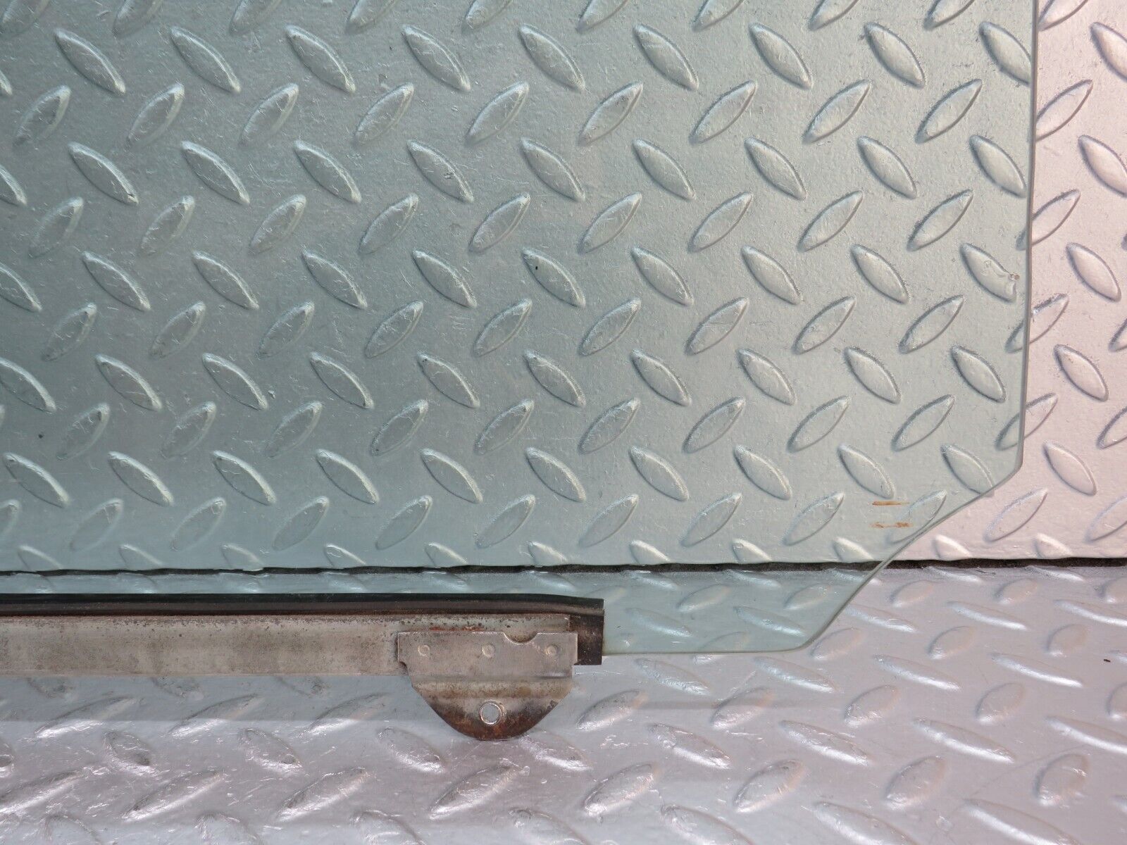 37512 Mercedes-Benz W109 300SEL Rear Right Door Window Glass