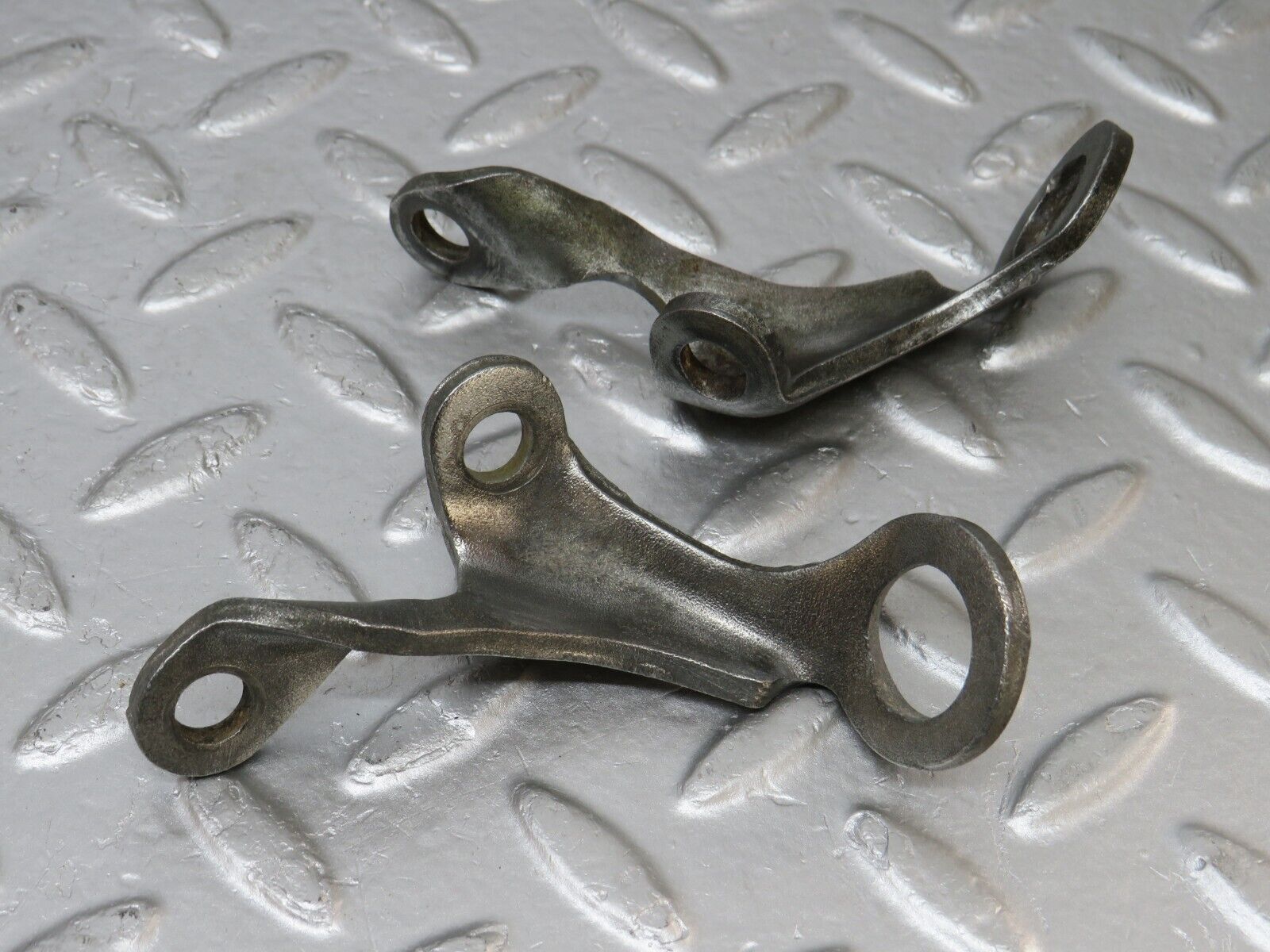 34490 Mercedes-Benz C126 380SEC Coupe Engine Lifting Eyes Hooks