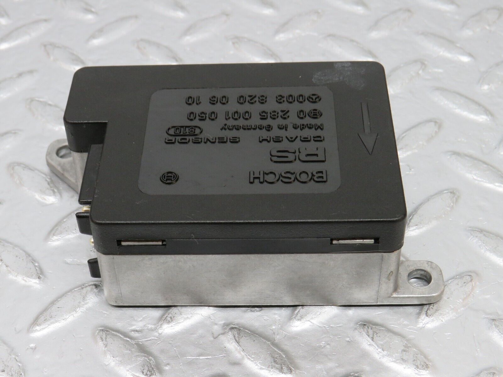 32479 Mercedes-Benz S124 300TE Wagon Crash Sensor Bosch 0285001050 0038200610