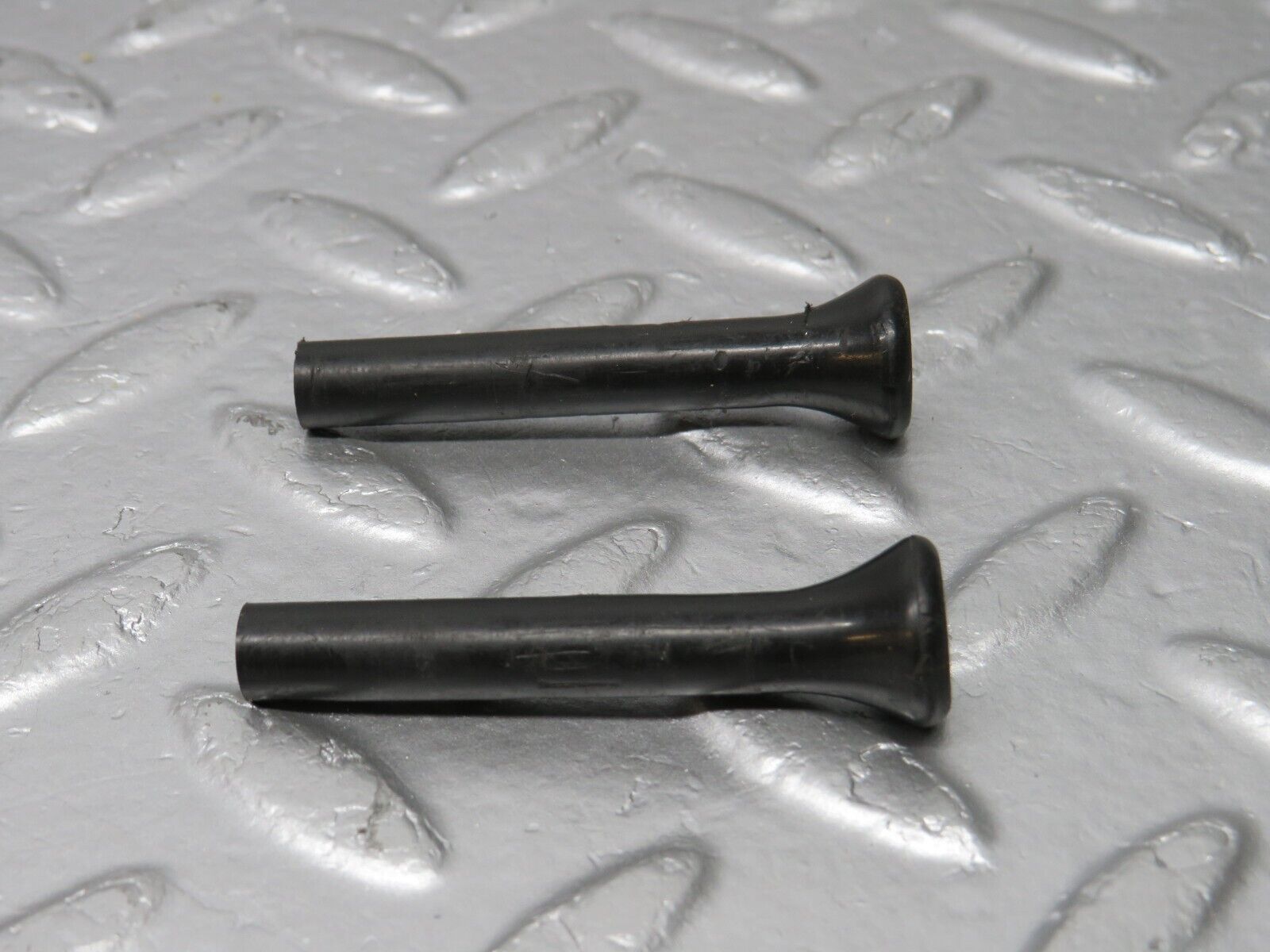 40477 Mercedes-Benz W110 230 Door Lock Knob 2x