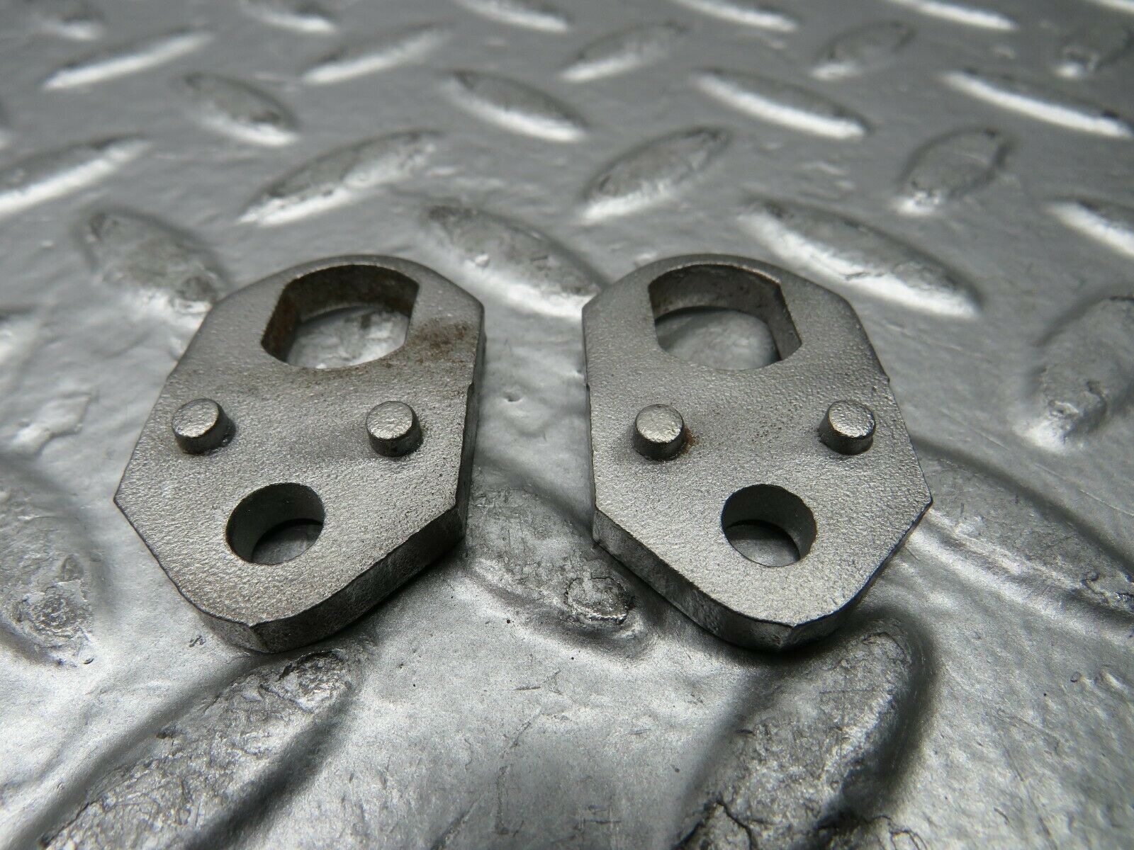 23173 Mercedes-Benz C107 450SLC Coupe Fuel Injector Bracket Pair