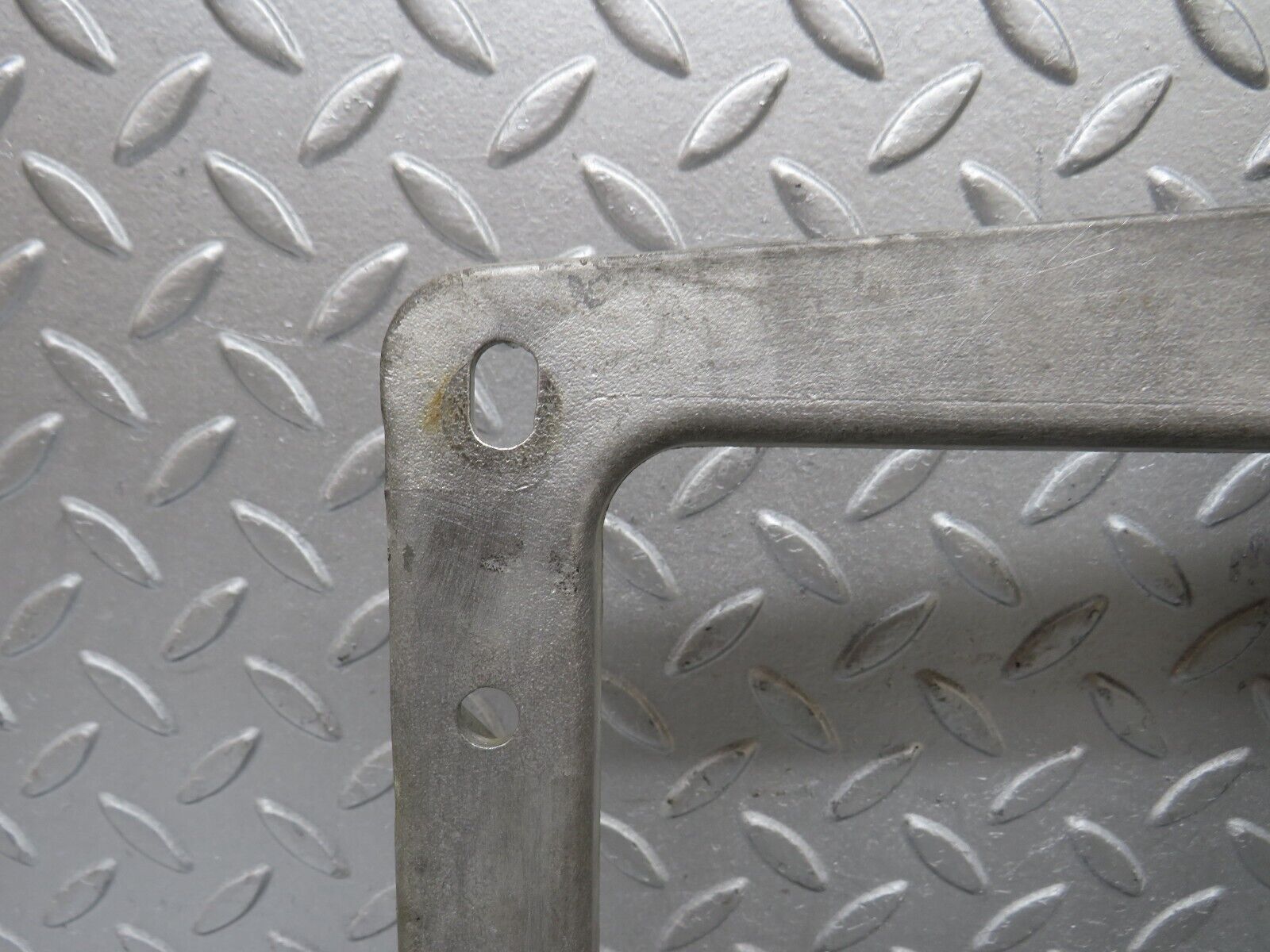 37964 Mercedes-Benz A124 320E Cabriolet Centre Control Support Bracket 1246282624