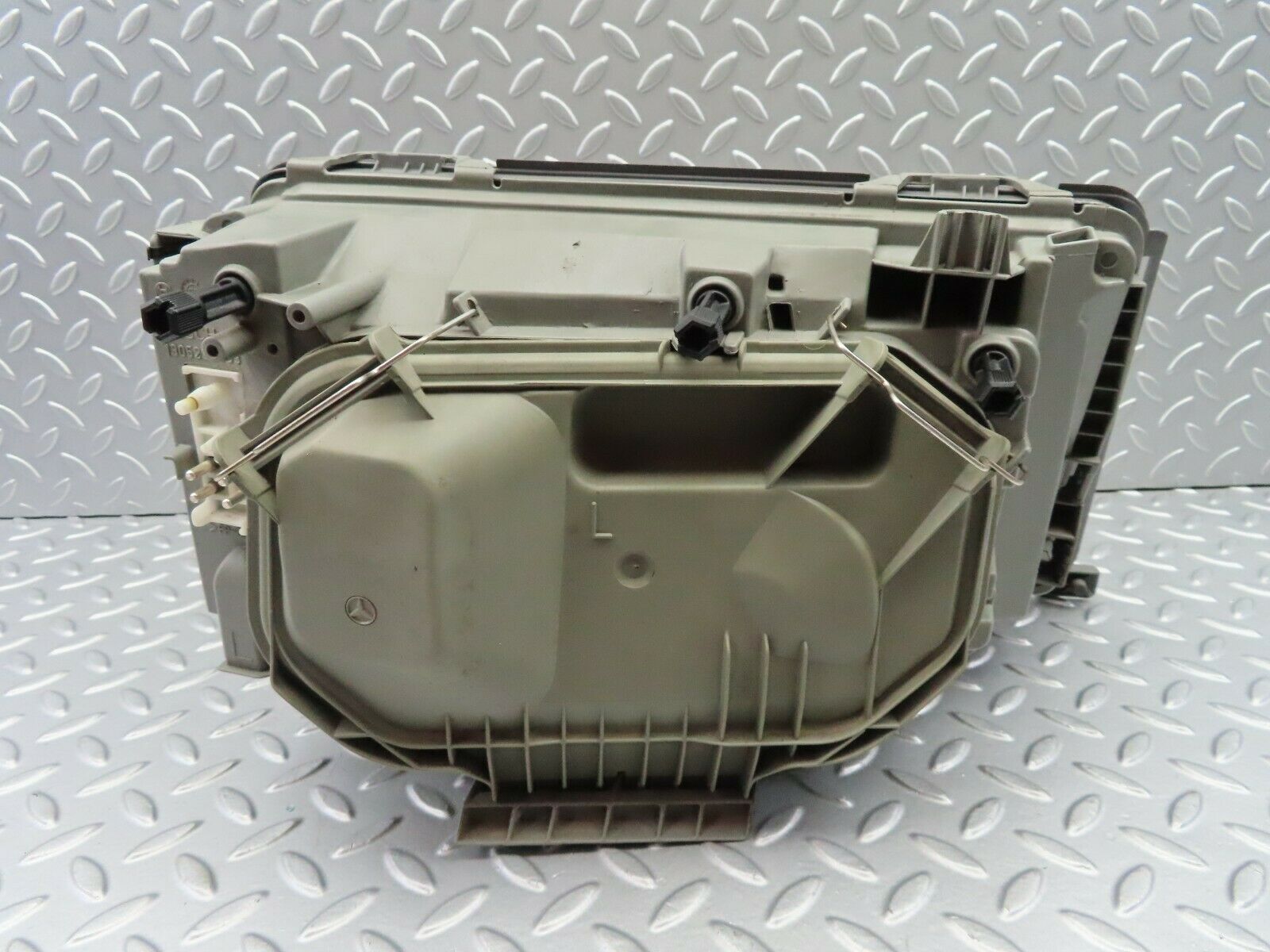 6685 Mercedes-Benz S124 E220 Wagon Headlight Bosch Left Side 1305544186