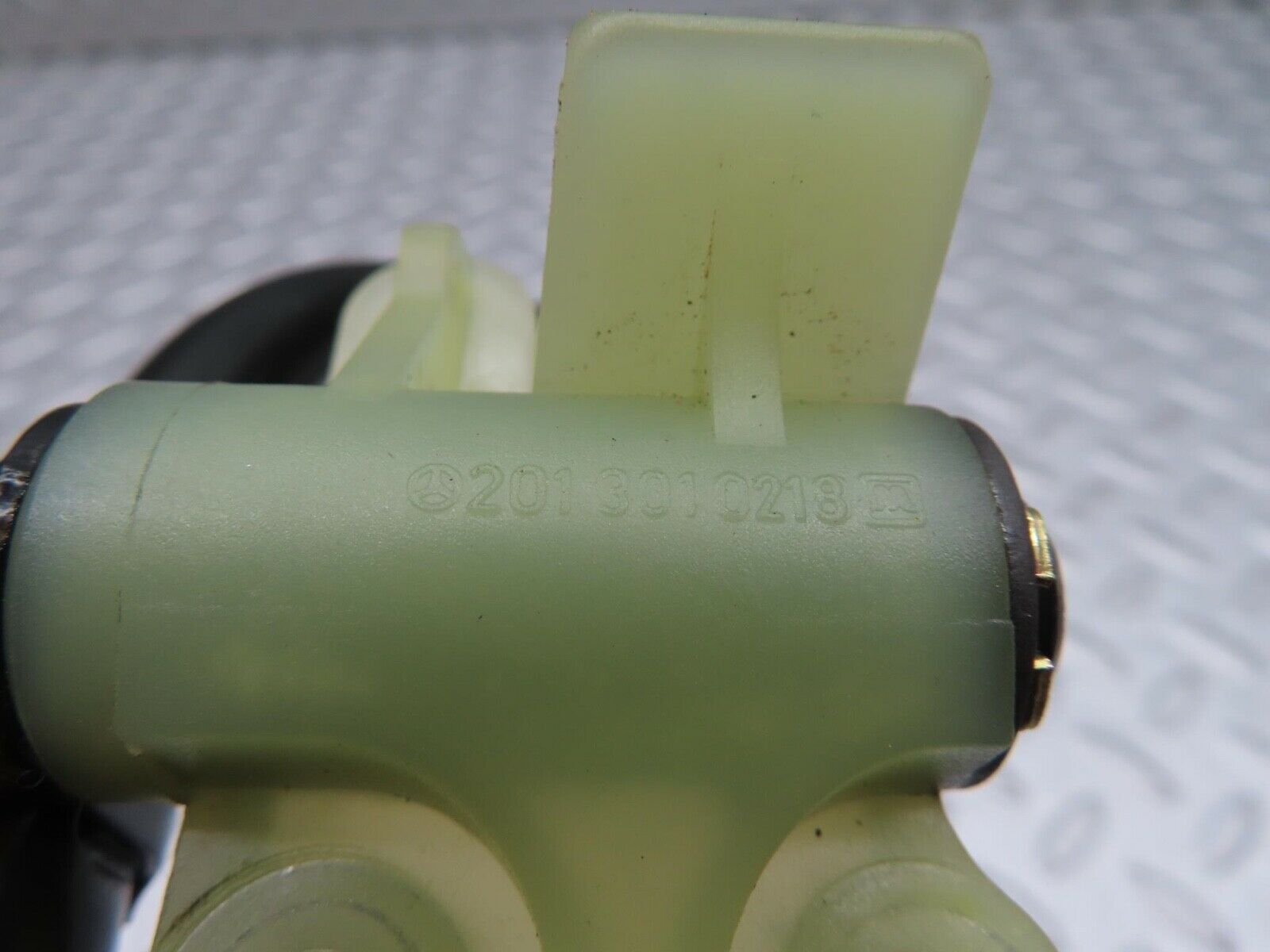 16215 Mercedes-Benz W124 260E Accelerator Pedal Linkage 2013010218