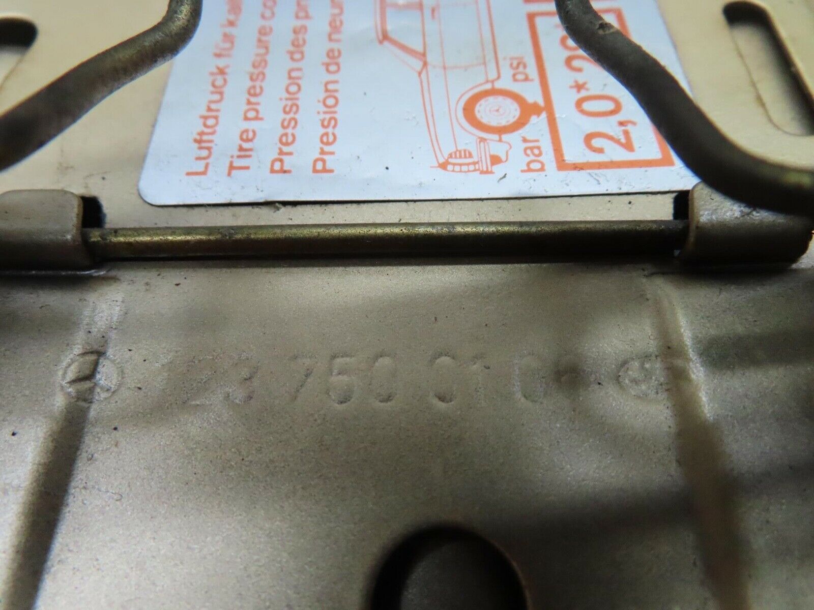 15895 Mercedes-Benz W123 280E Fuel Tank Flap Cap 1235840039