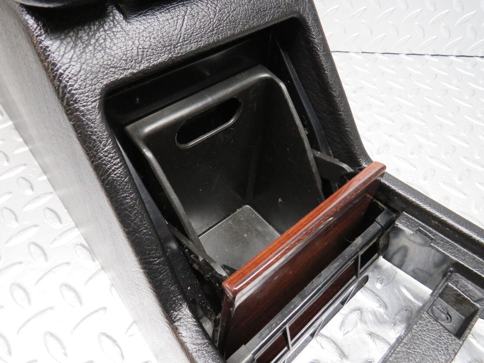 33343 Mercedes-Benz W202 C180 Centre Console Armrest Black 2026800279