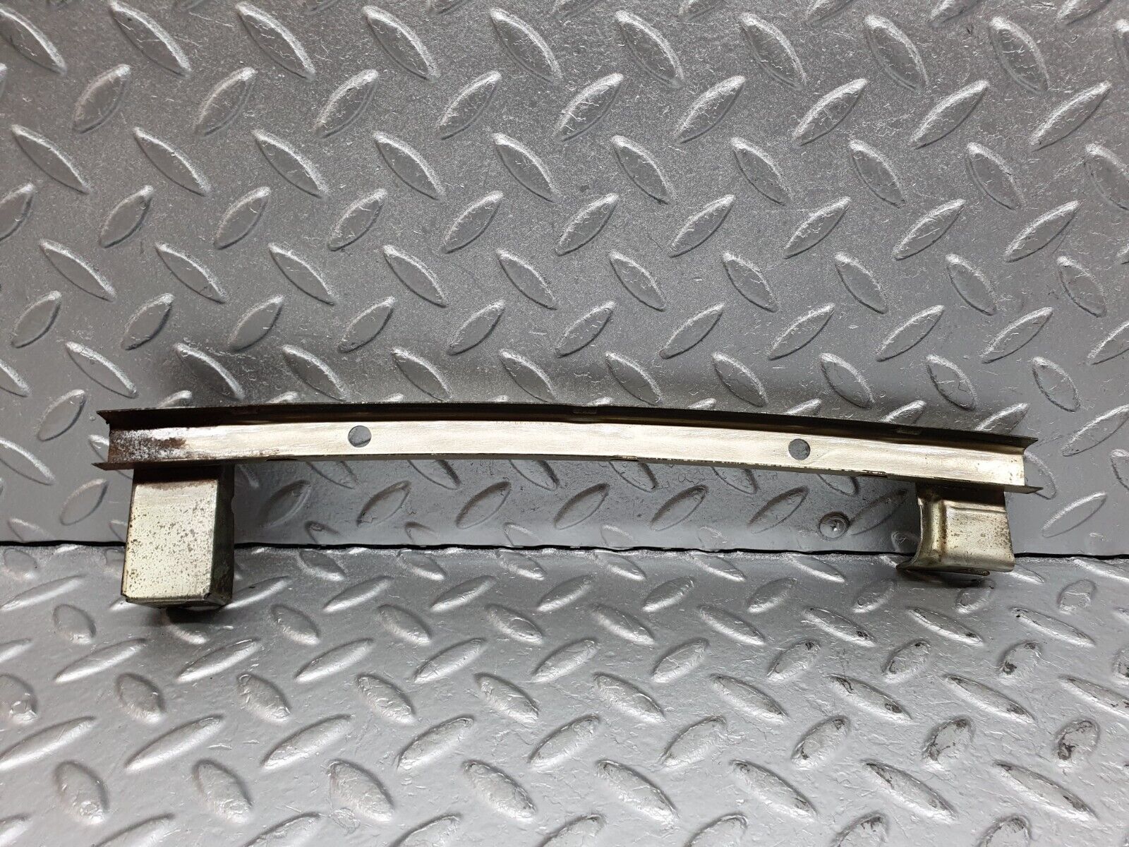 41068 Mercedes-Benz W126 300SE Rear Right Door Window Channel