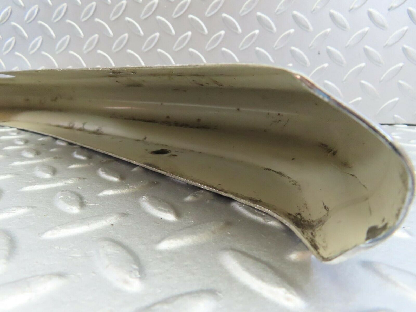 10617 Mercedes-Benz W108 Front Left Upper Bumper Corner