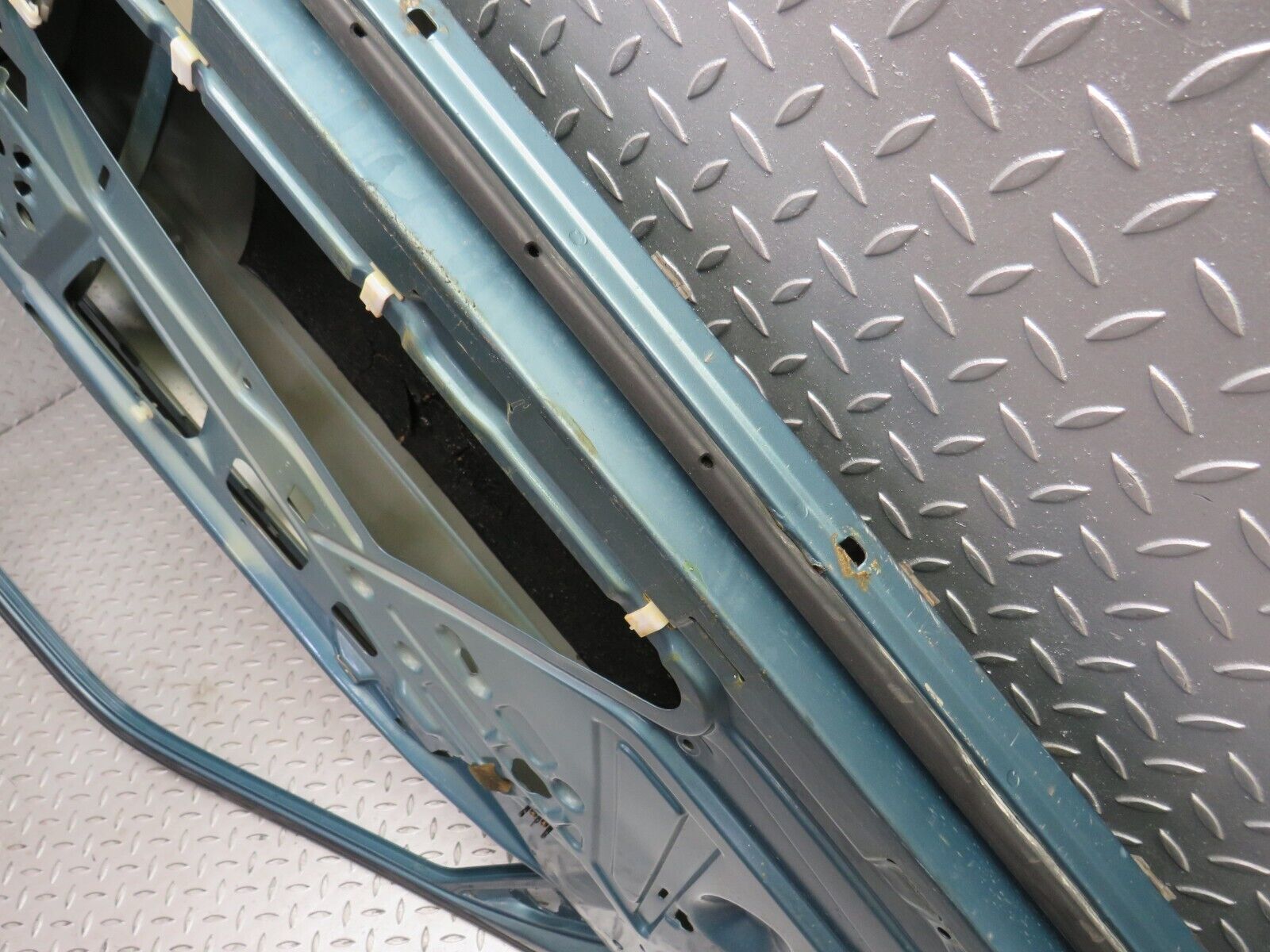 30825 Mercedes-Benz W201 190E 2.0L Front Right Door