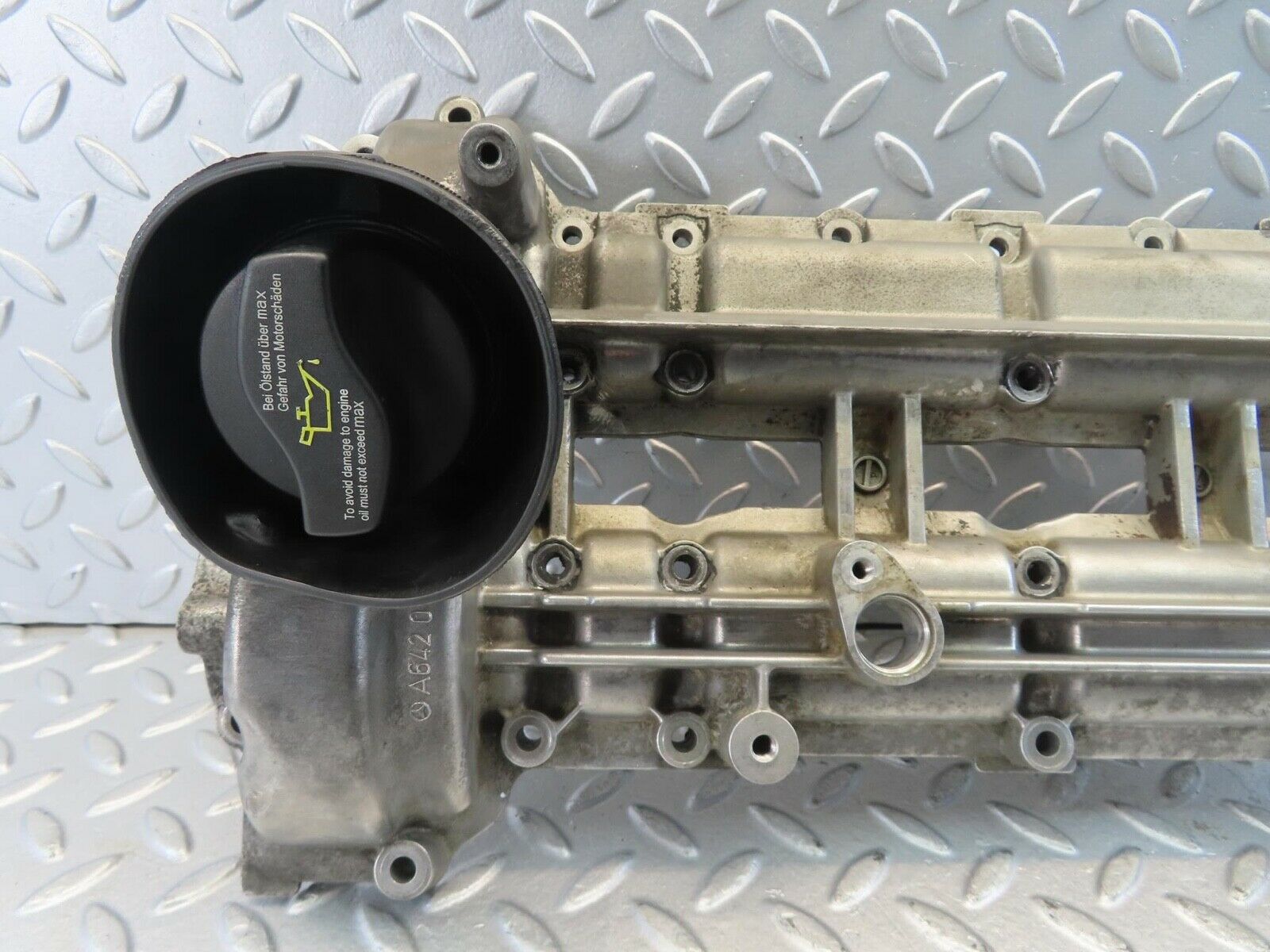 11264 Mercedes-Benz W221 S320 Cylinder Head Valve Cover 6420101130