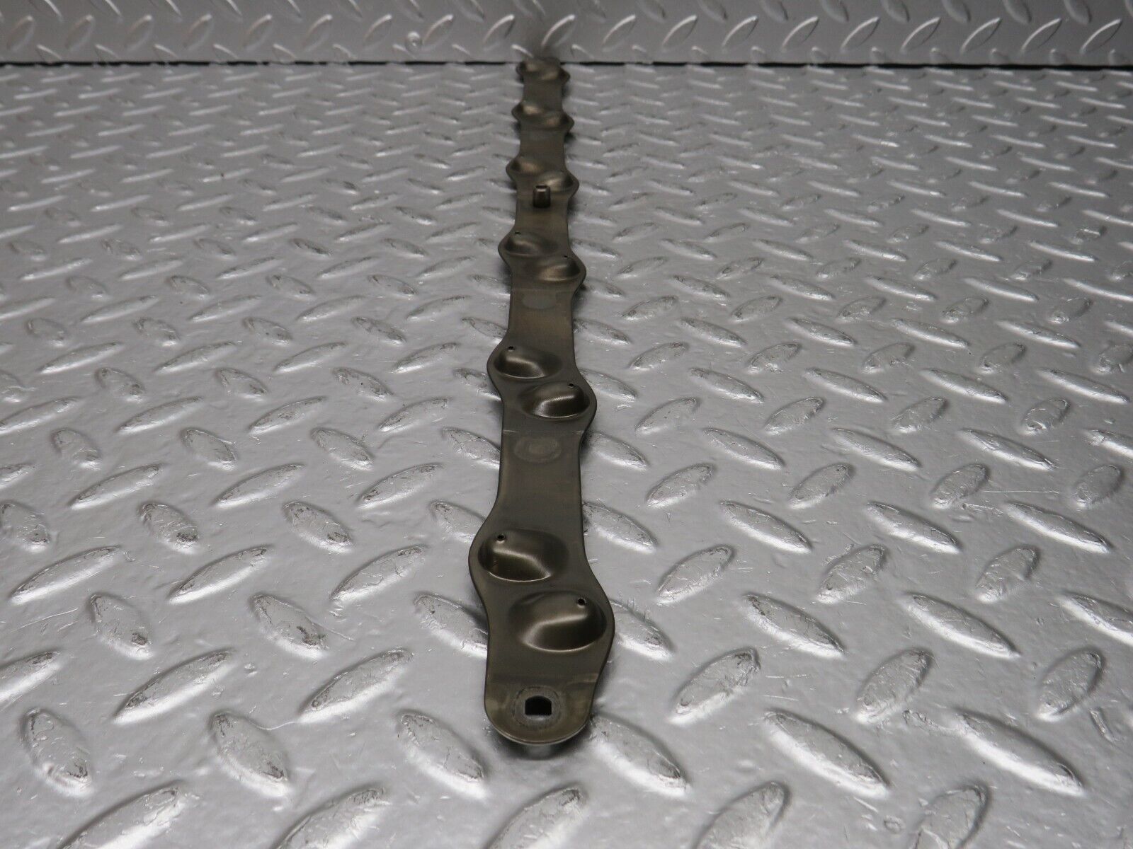 32679 Mercedes-Benz S124 300TE Wagon Camshaft Oil Tube