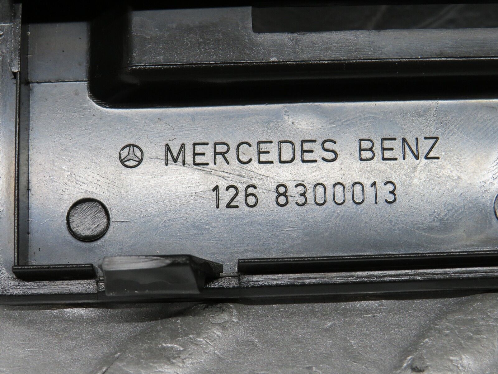 36187 Mercedes-Benz W126 420SE Centre Console Air Vent 1268300013