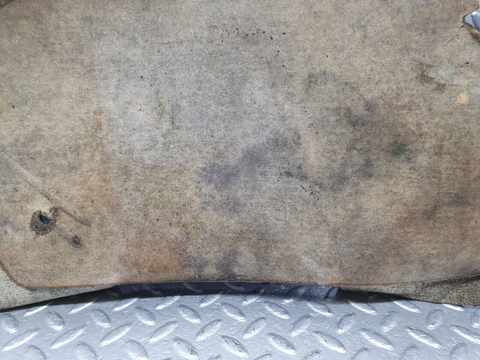 40720 Mercedes-Benz W123 300D Centre Console Carpet Right Side Black