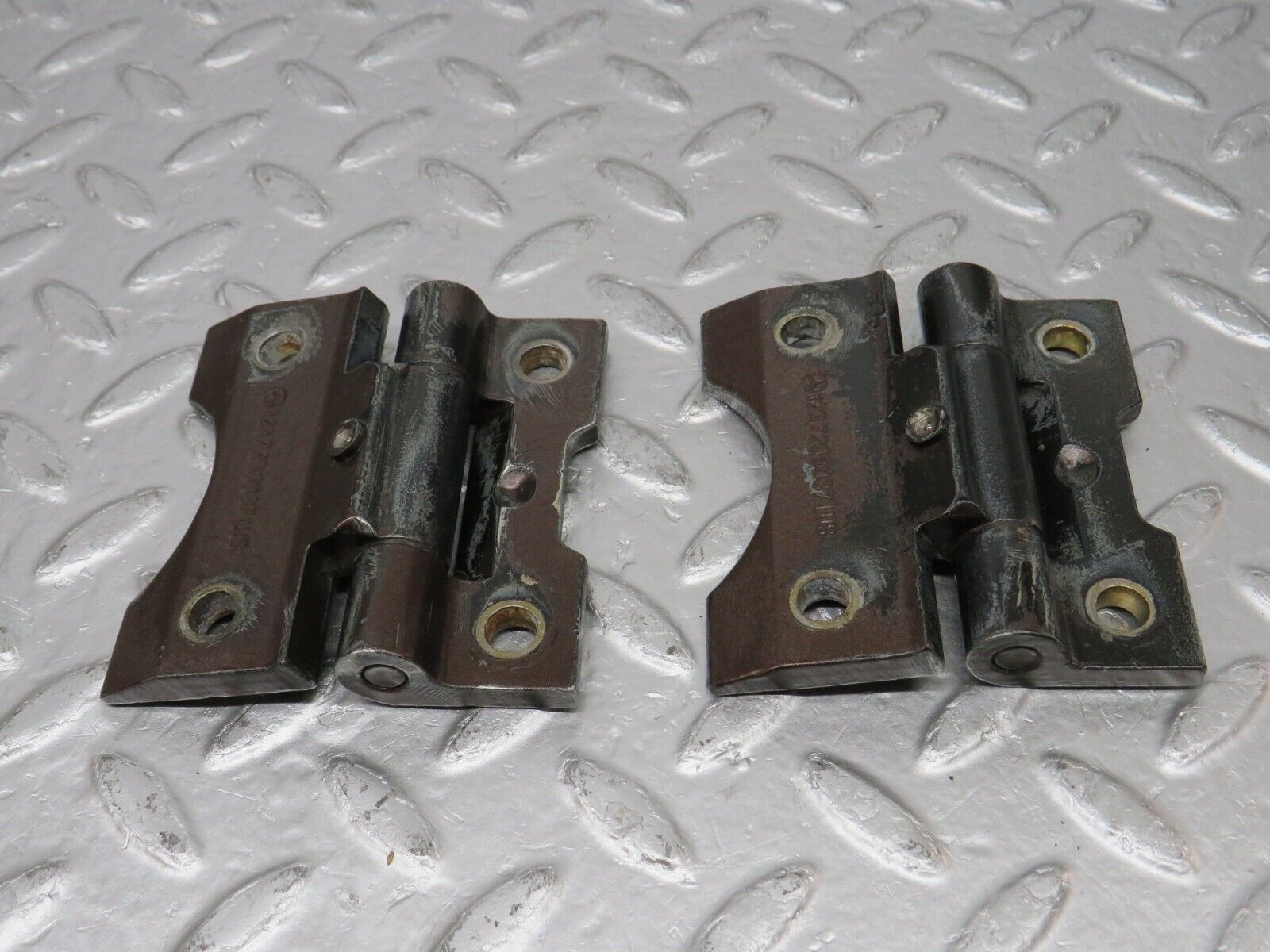 34321 Mercedes-Benz C126 380SEC Coupe Door Hinge Pair 1237200037