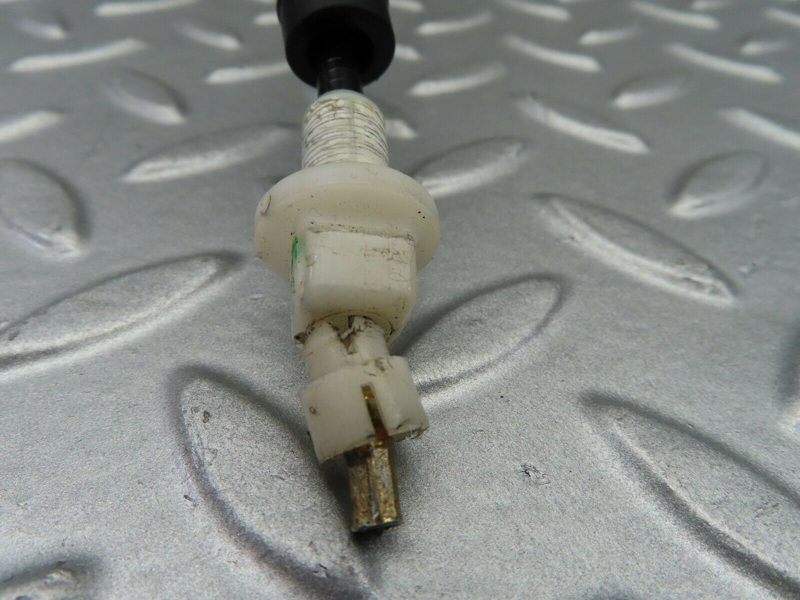 6706 Mercedes-Benz S124 E220 Automatic Gearbox Kickdown Cable 1242600351