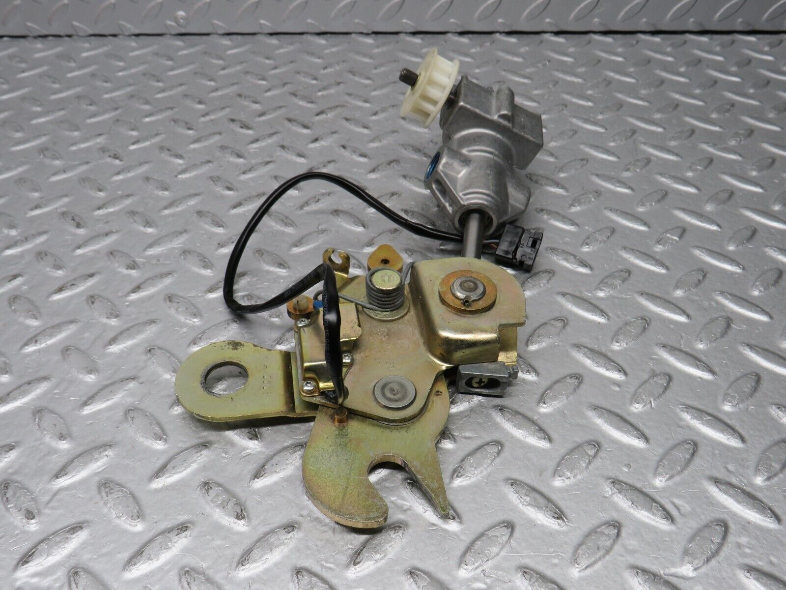 36846 Mercedes-Benz R129 300SL-24 Front Left Seat Recline Mechanism 1299101161