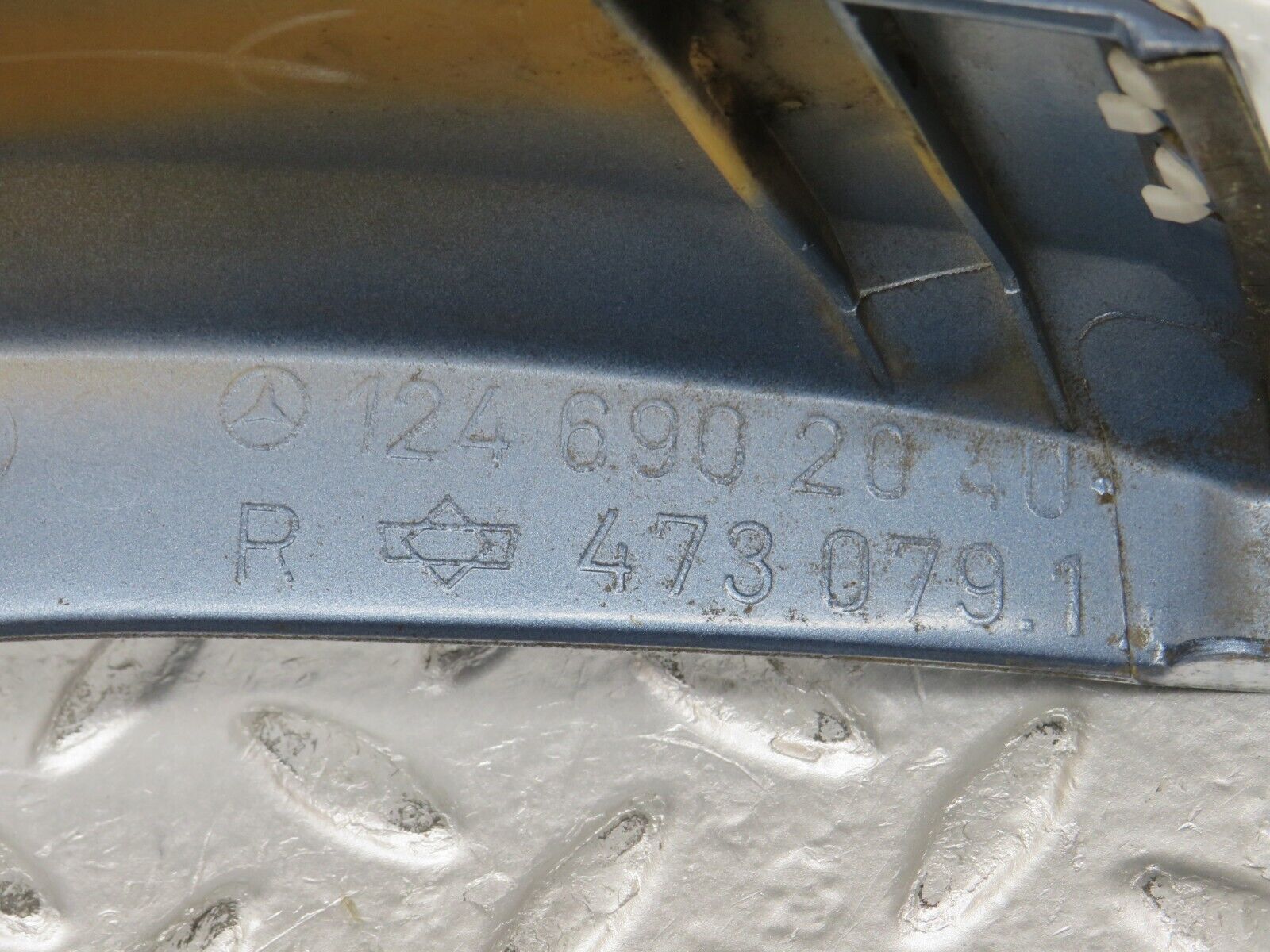 31219 Mercedes-Benz S124 220TE Rear Right Fender Wing Lower Moulding 1246902040