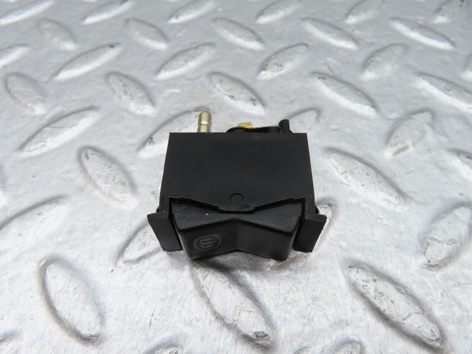 18089 Mercedes-Benz W123 200 Rear Heated Windscreen Switch 03812515