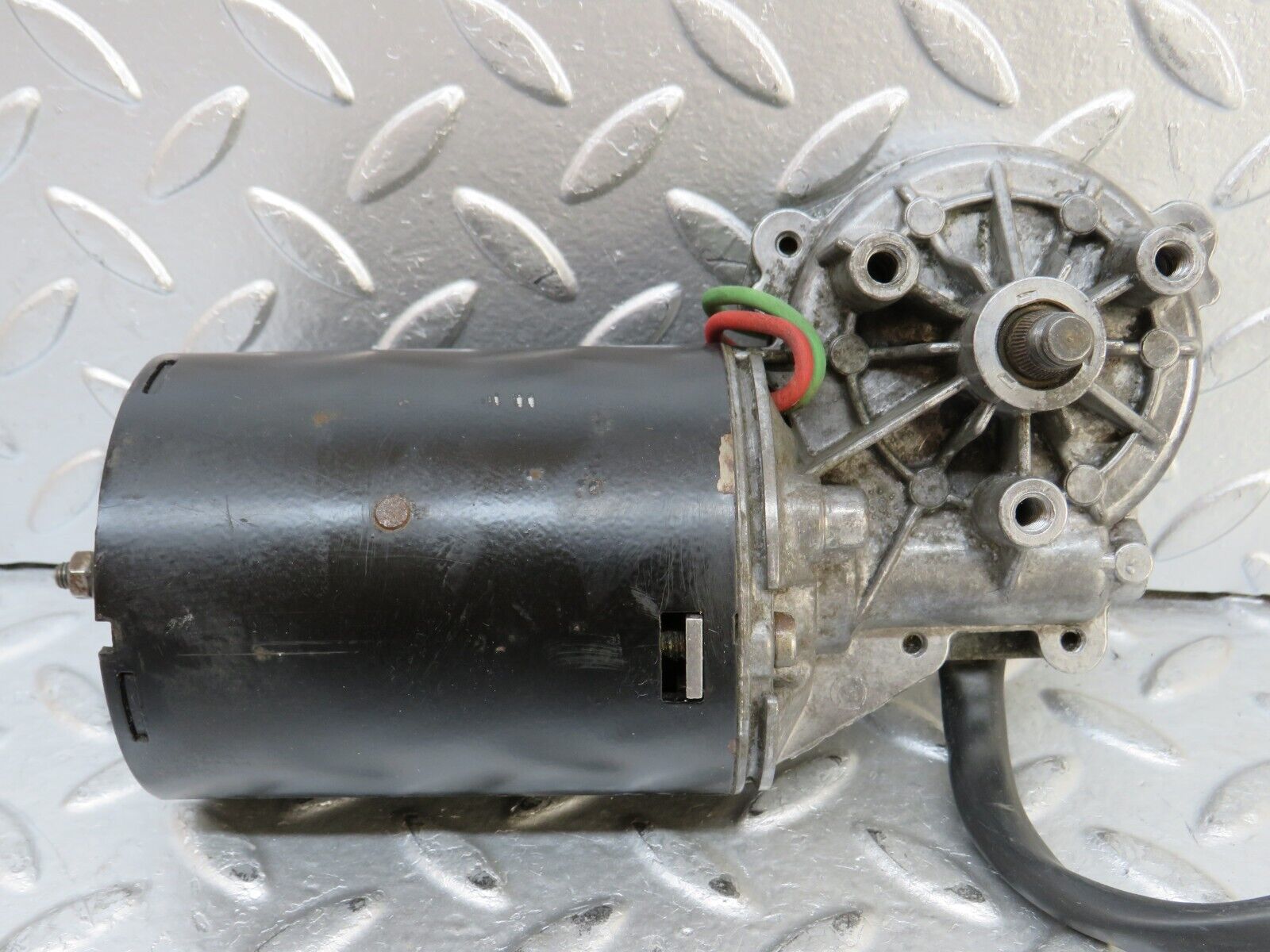 26923 Mercedes-Benz W123 240D Wiper Motor Bosch 0390341077