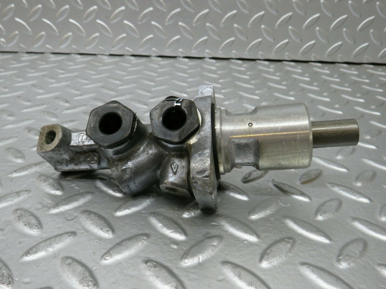 24321 Mercedes-Benz S124 220TE Wagon Brake Master Cylinder Ate