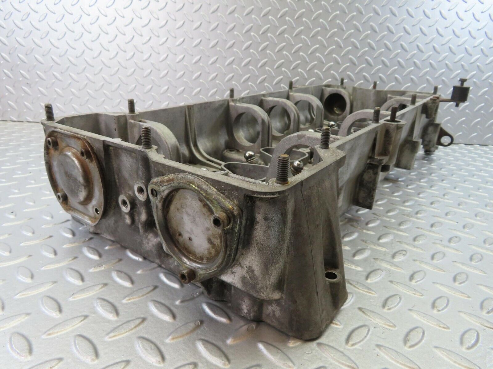 10188 Mercedes-Benz C123 280CE Coupe Camshaft Bearing Casing 1100163304