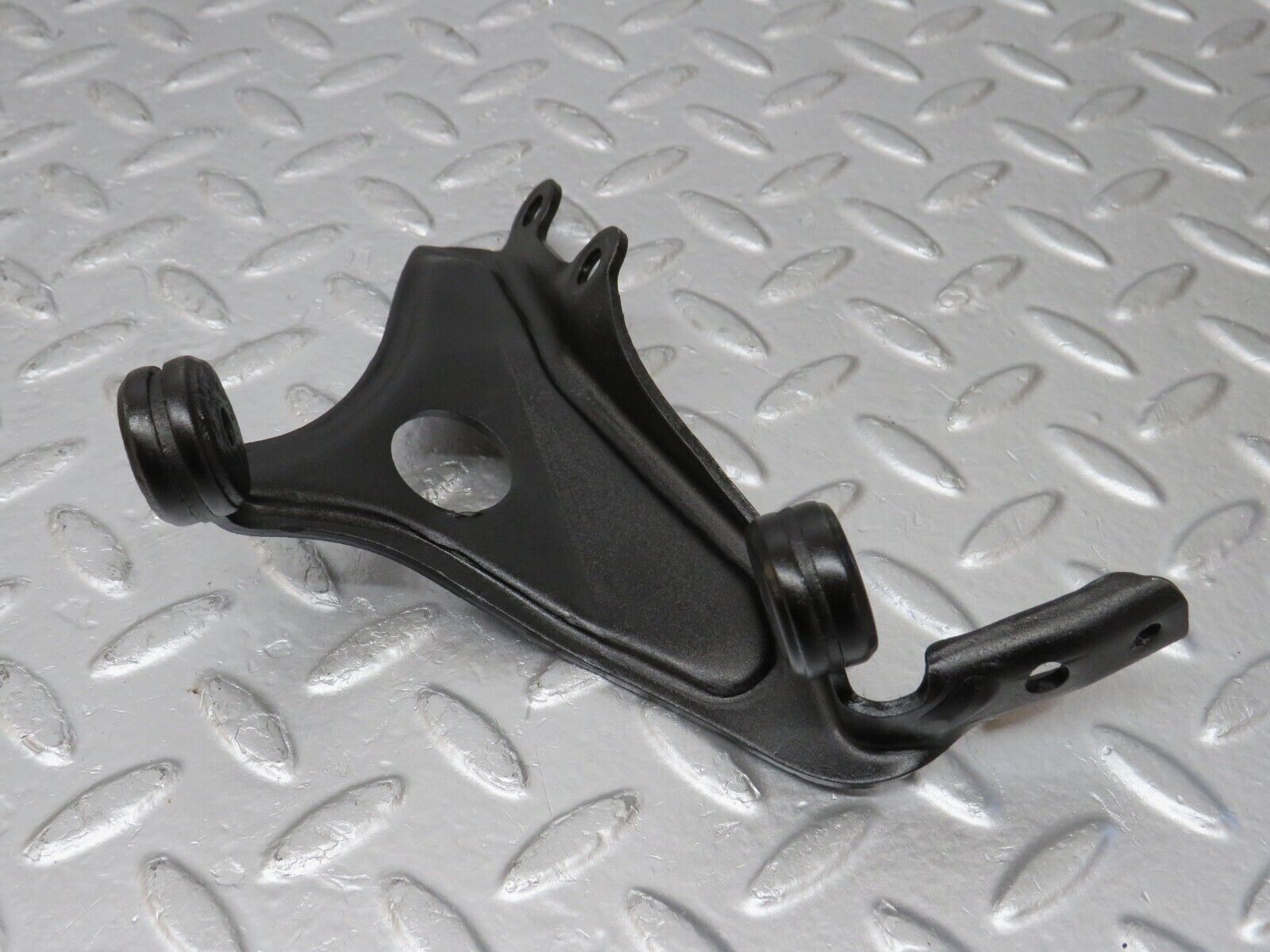 34593 Mercedes-Benz C126 380SEC Coupe Air Intake Manifold Bracket