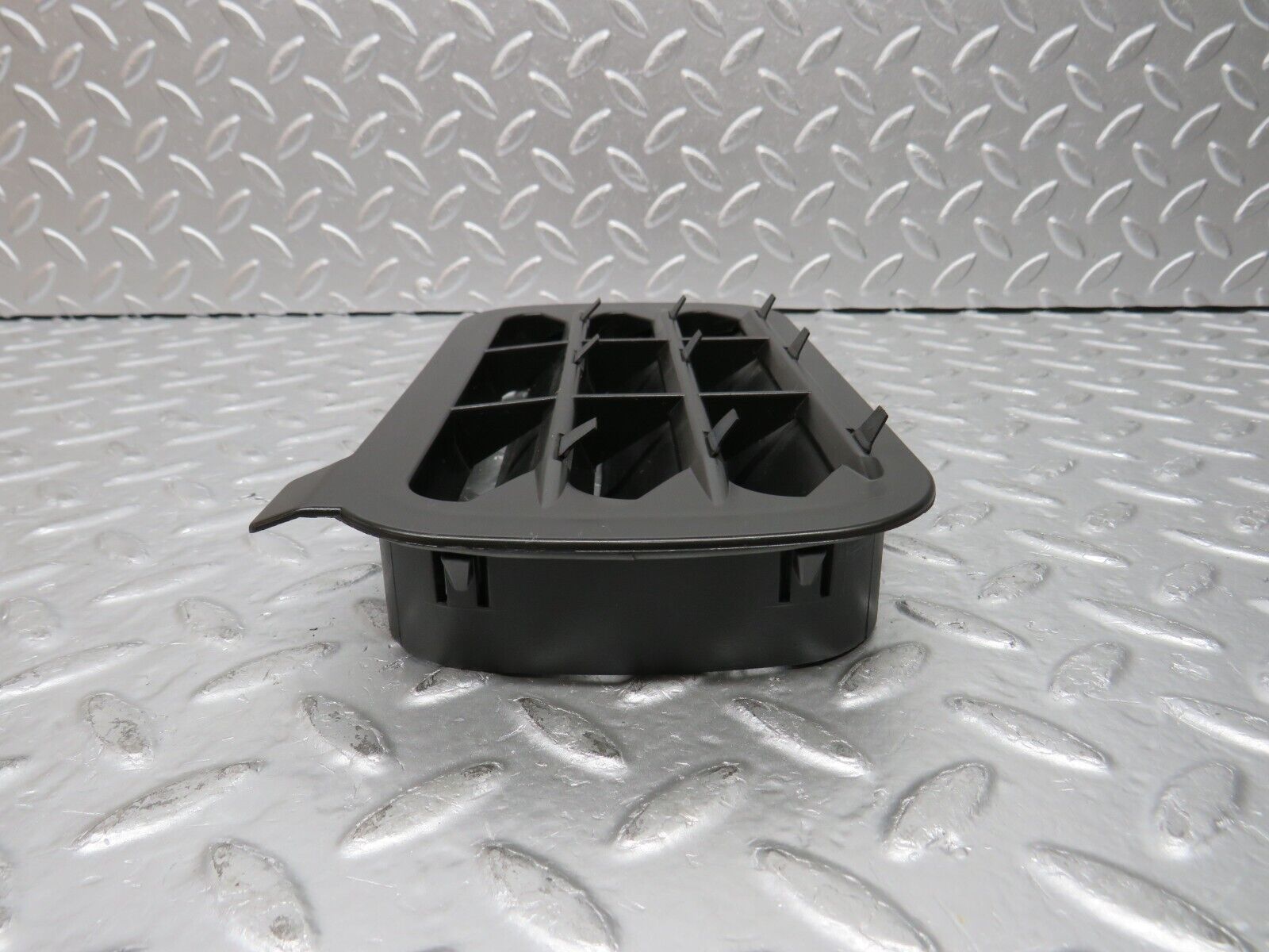 30373 Mercedes-Benz W124 230E Rear Air Intake Vent Right 1248370230