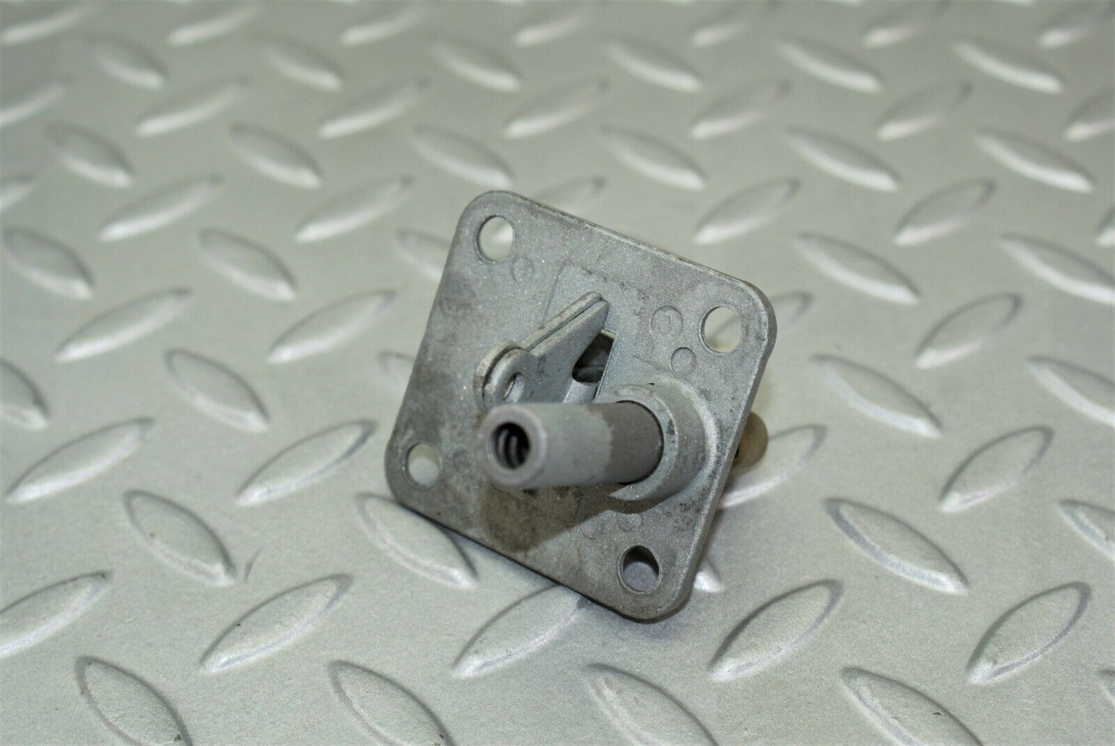 3211 Mercedes-Benz W115 220D Bonnet Lock Latch