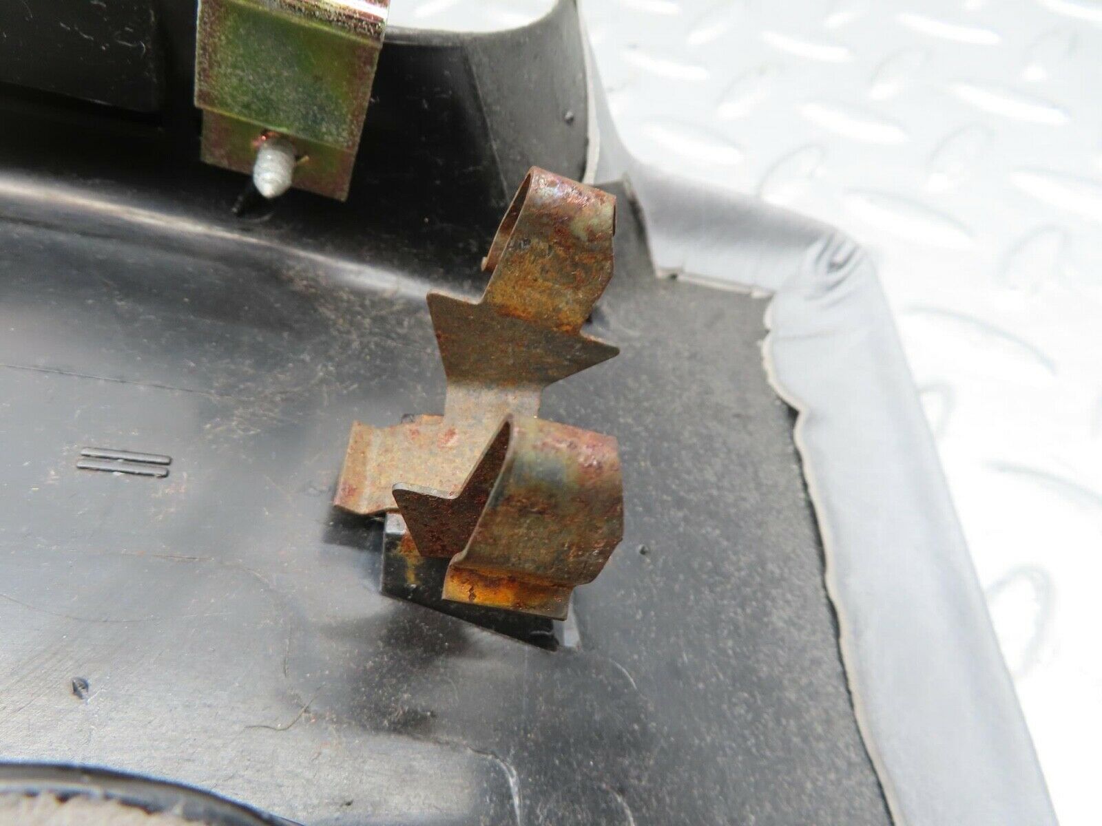 14900 Mercedes-Benz W140 S320 B Pillar Cover Right Side 1406923089