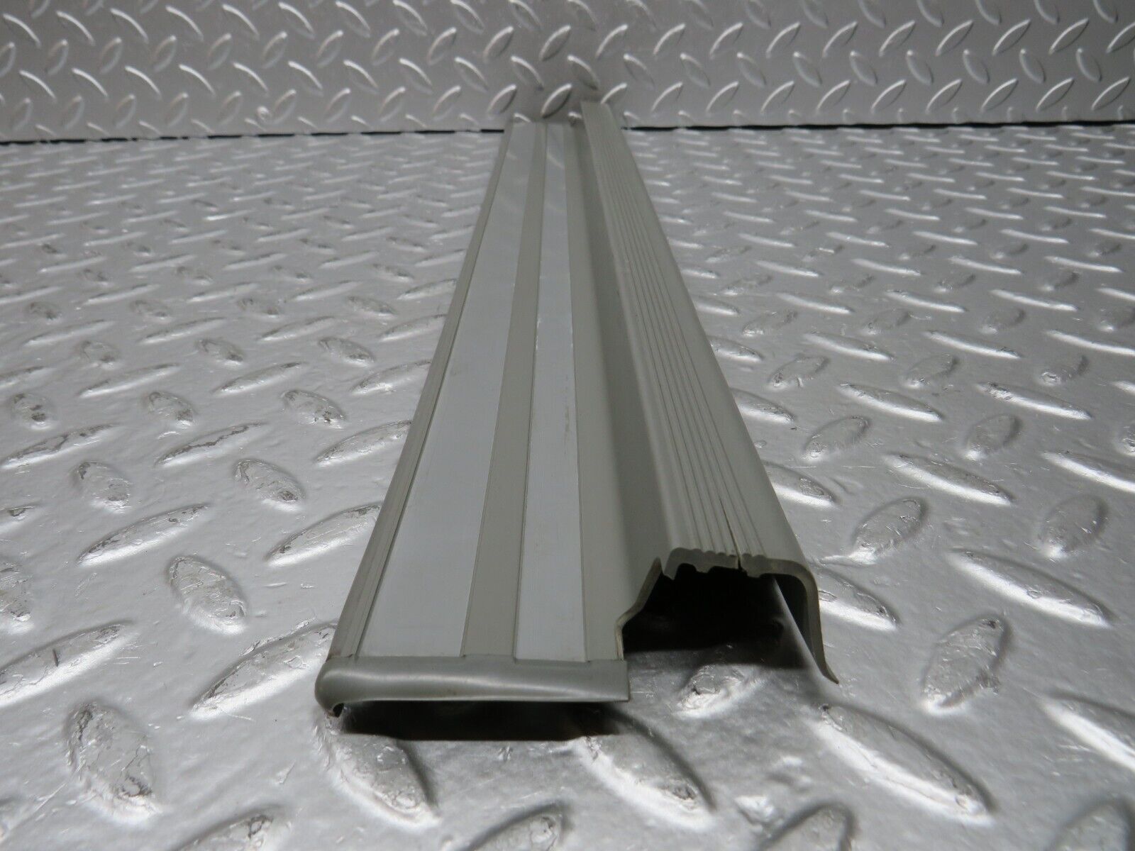 31208 Mercedes-Benz S124 220TE Wagon Rear Right Door Sill Trim