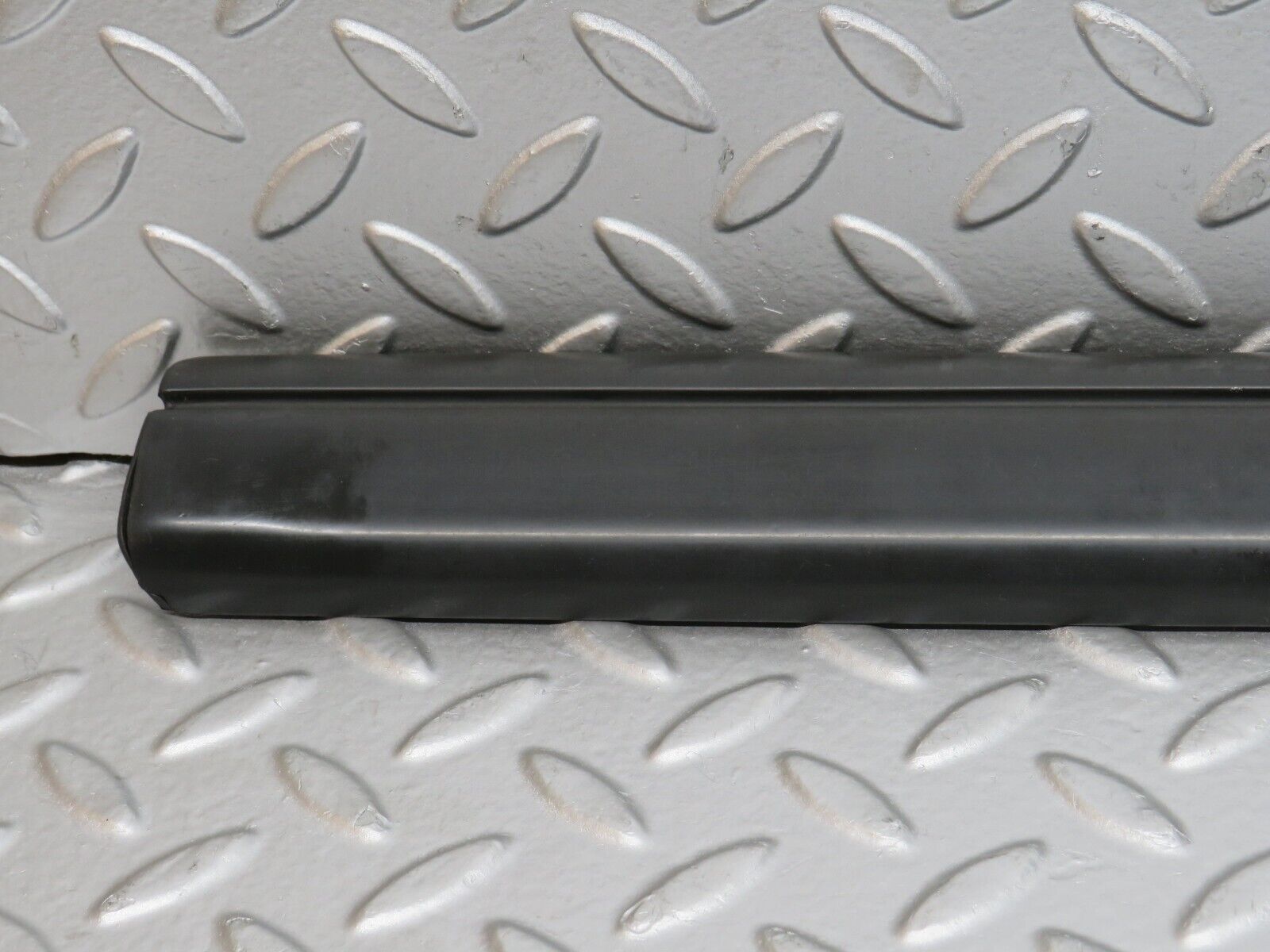 32299 Mercedes-Benz S124 300TE Wagon Front Right Door Lower Moulding Trim