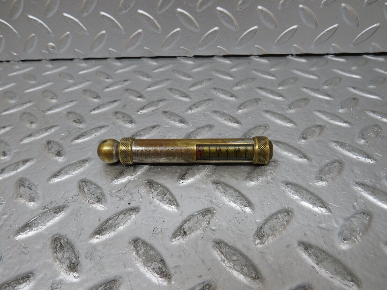 27021 Mercedes-Benz Tyre Pressure Gauge
