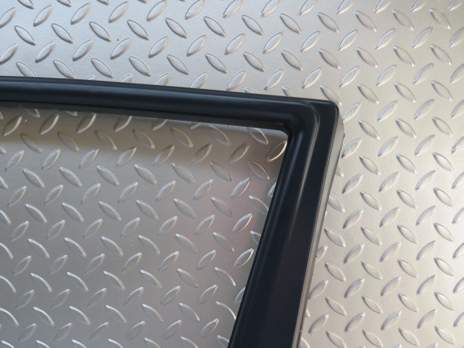 24974 Mercedes-Benz W140 S320 Front Right Door Window Trim 1407206462