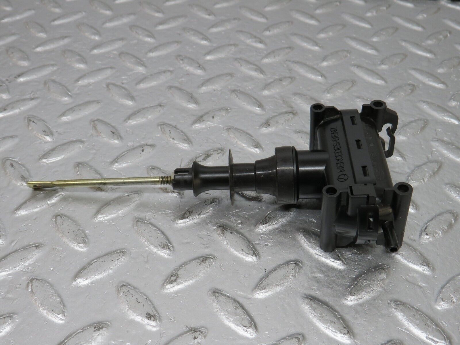 33648 Mercedes-Benz W201 190E 2.0L Door Lock Vacuum Actuator Rear Right