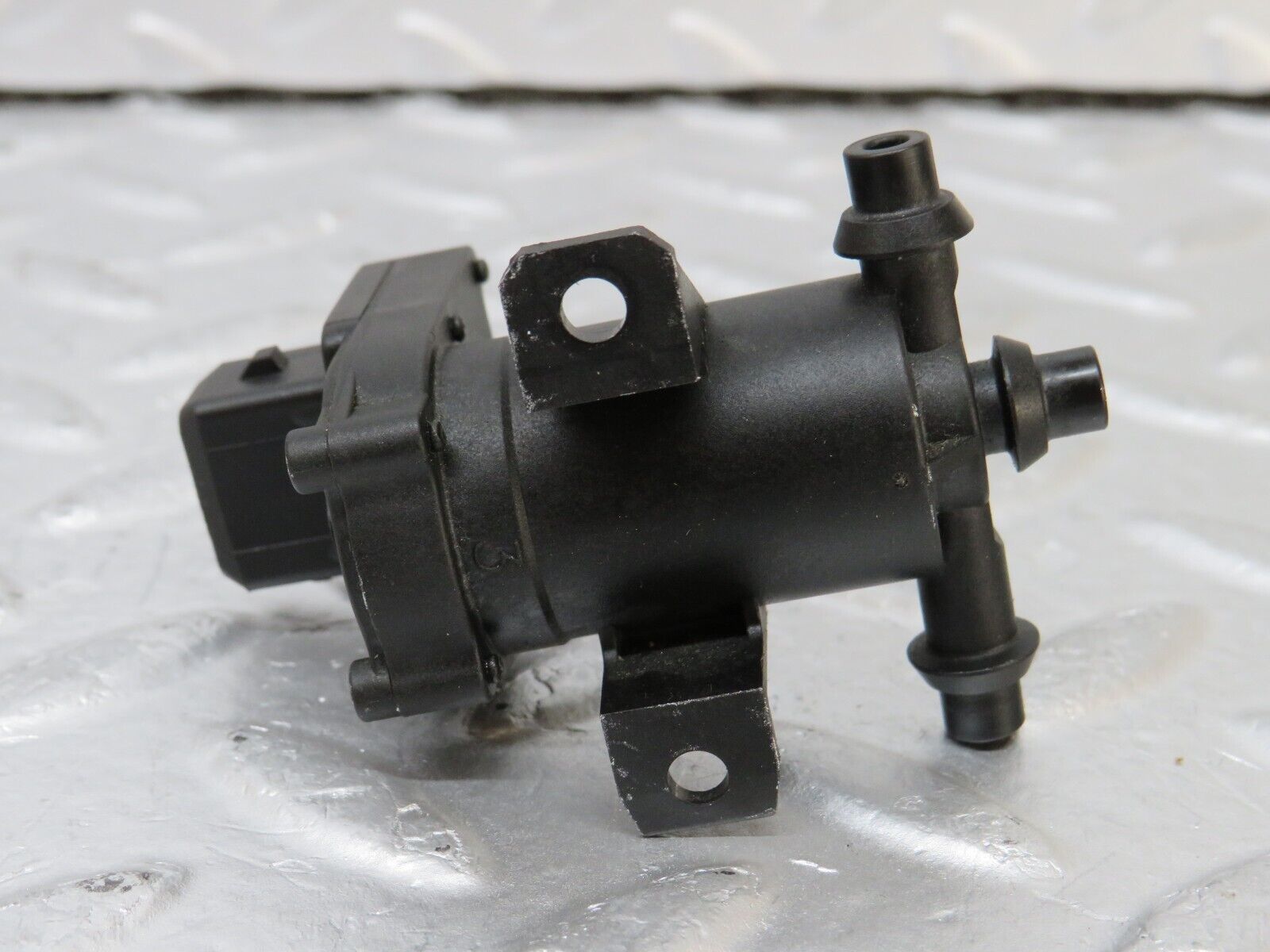 34888 Mercedes-Benz W210 320E Heater Control Vacuum Valve 2028000178