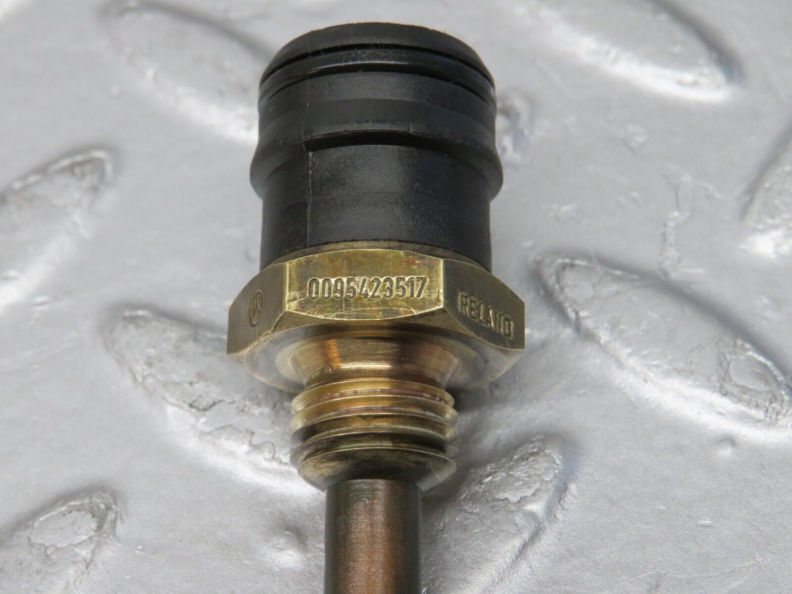 38127 Mercedes-Benz A124 320E Cabriolet Coolant Temperature Sensor Beru 0095423517 0824121040