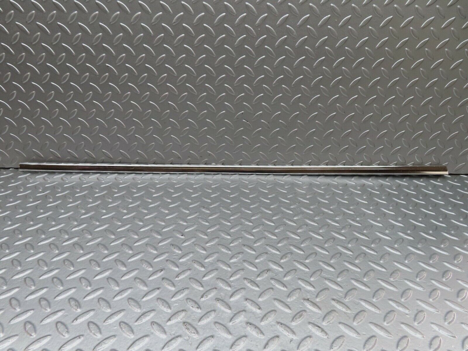 18142 Mercedes-Benz W123 200 Rear Left Door Chrome Moulding Trim