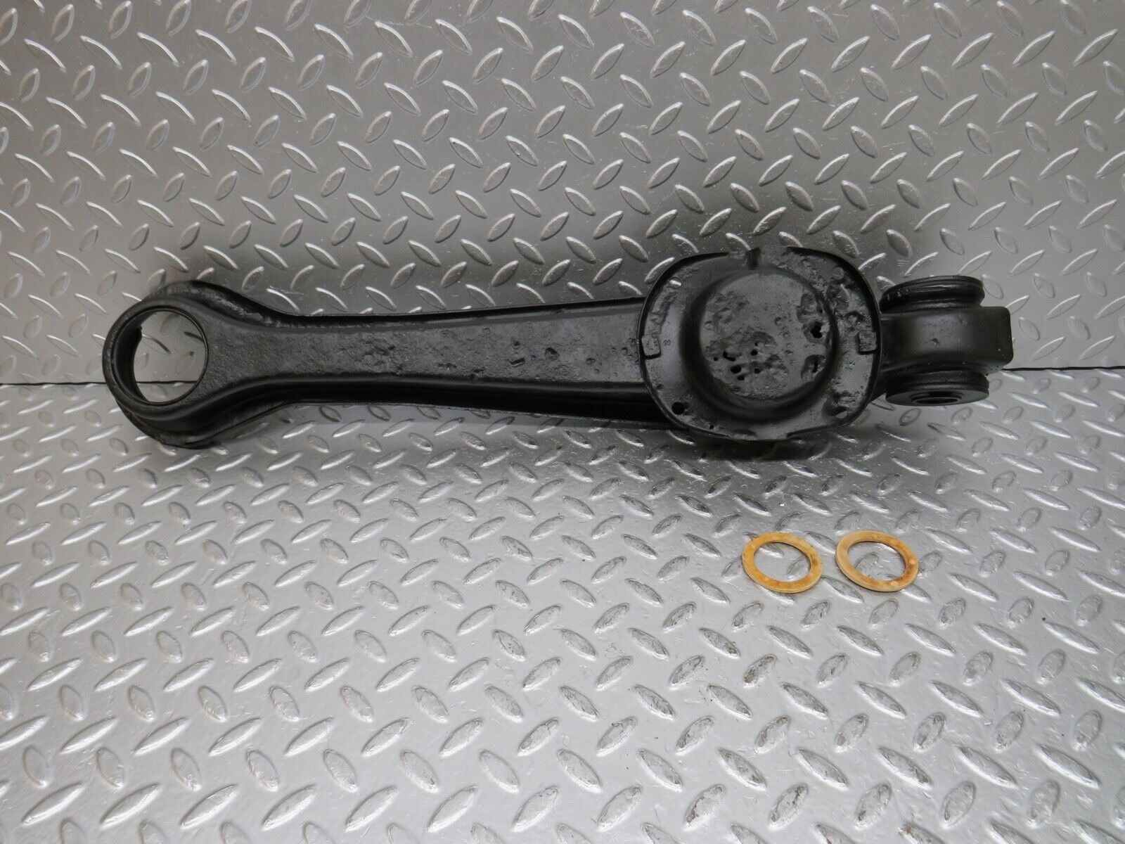 0367 Mercedes-Benz W108 280SE Rear Axle Spring Coil Mount