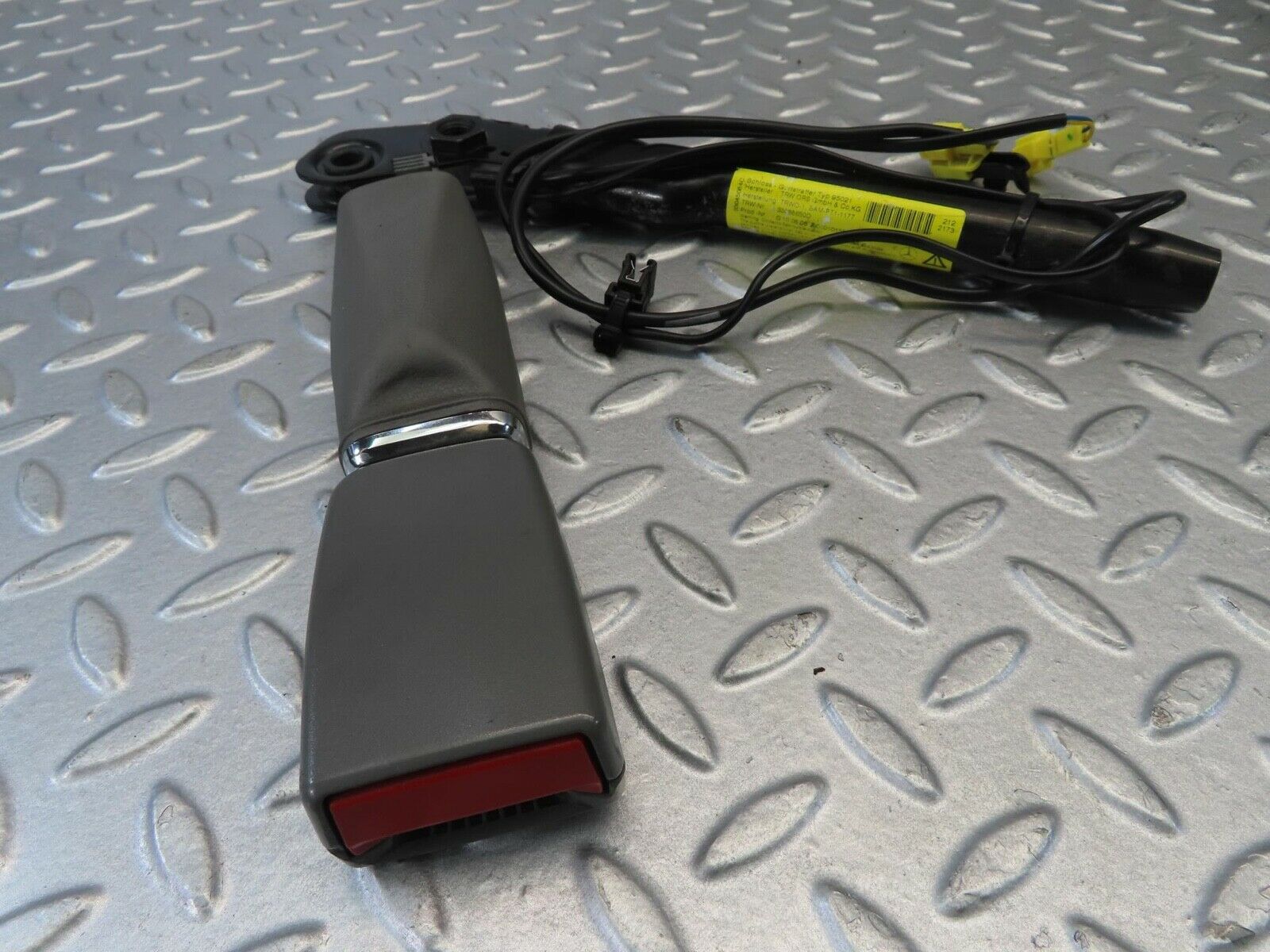 11211 Mercedes-Benz W221 S320 Front Right Seat Belt With Buckle