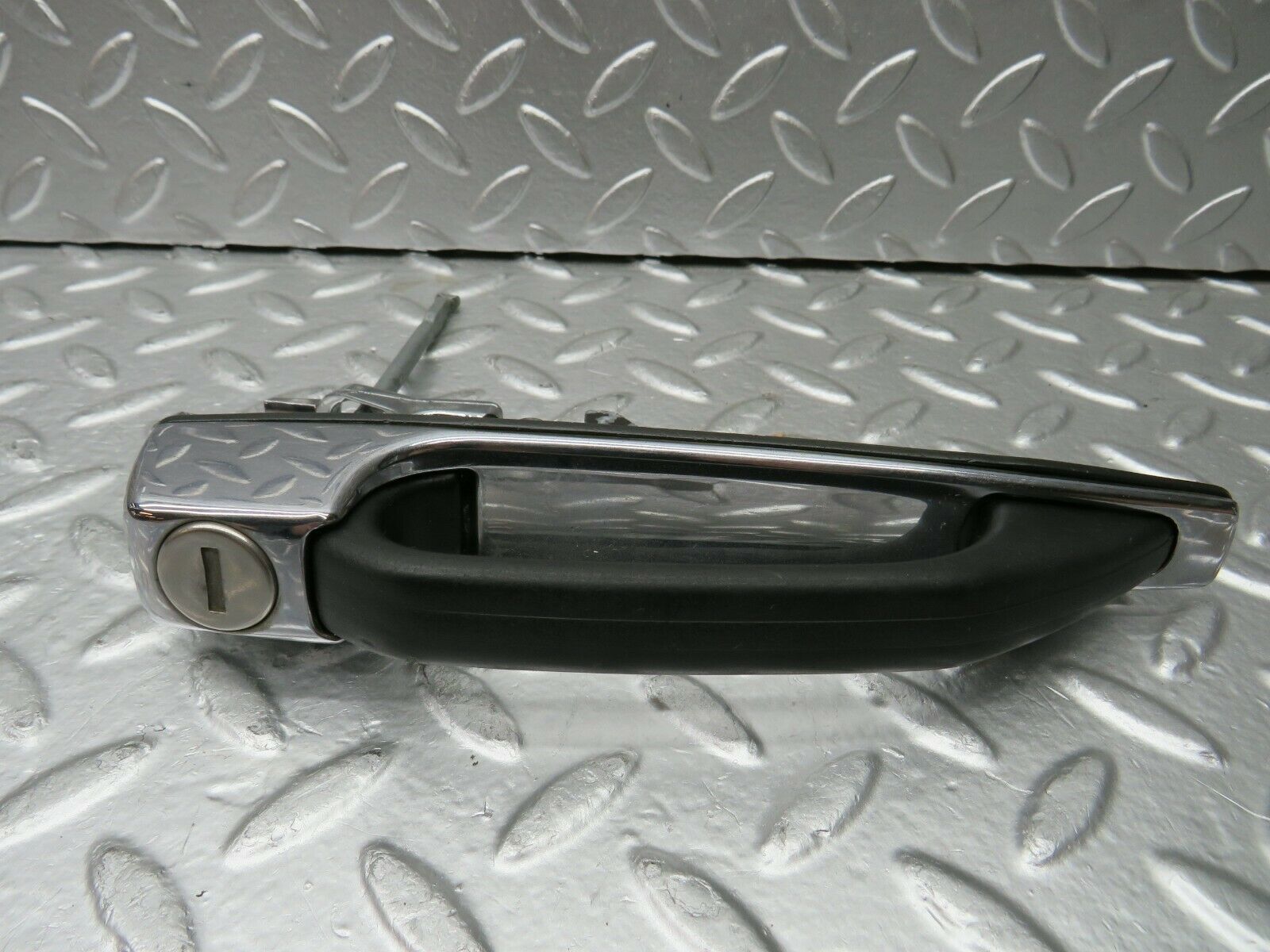 24101 Mercedes-Benz W123 280E Front Right Exterior Door Handle
