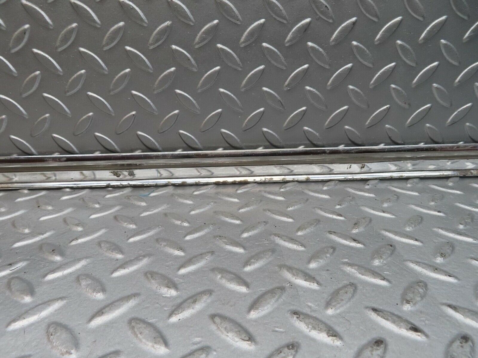 12355 Mercedes-Benz W108 280SE 3.5 Front Left Door Chrome Moulding Trim