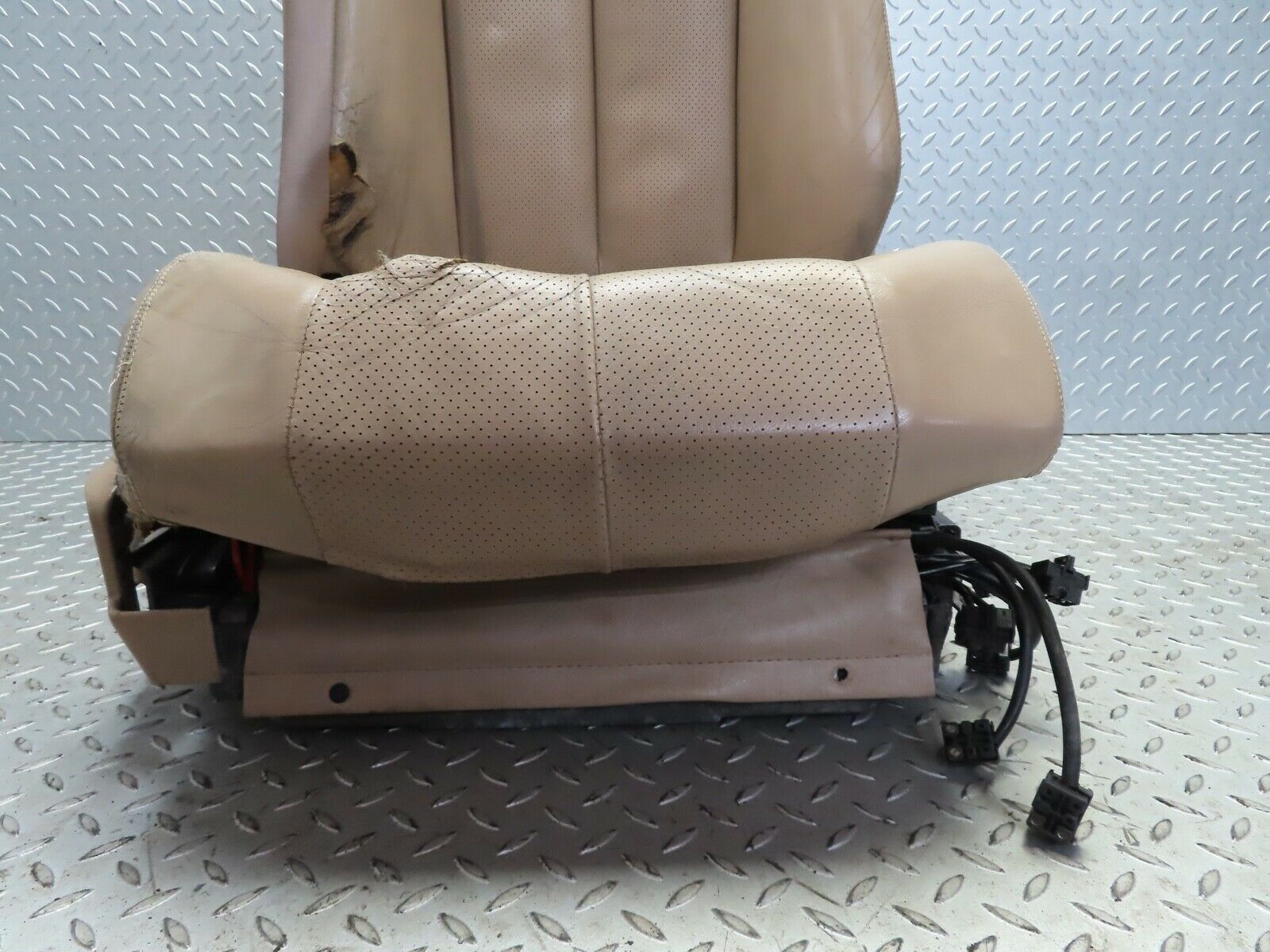 19843 Mercedes-Benz R129 300SL Coupe Electric Front Right Seat Cream Leather