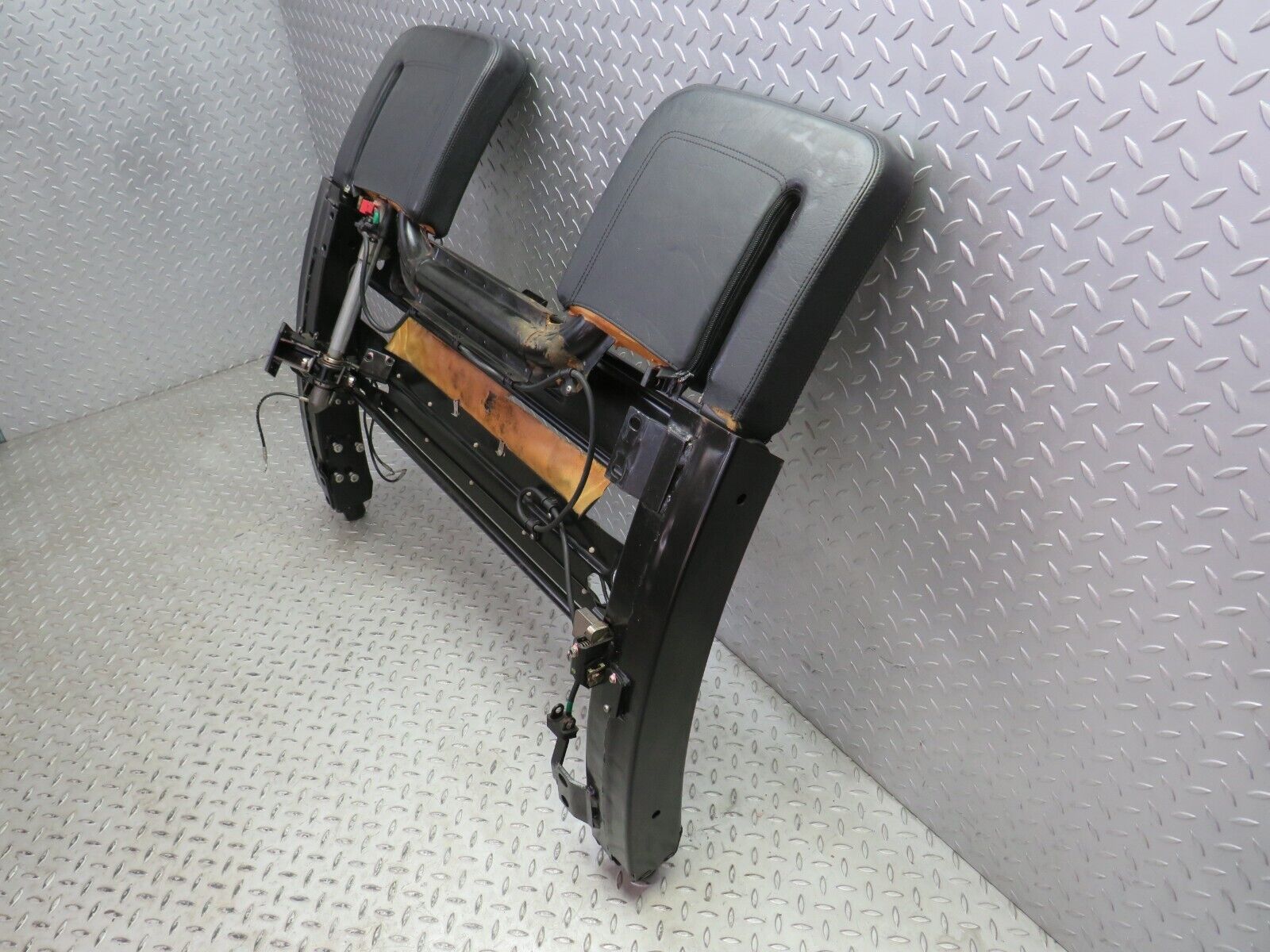 38181 Mercedes-Benz A124 320E Cabriolet Rear Headrest Complete Mechanism 1248600632 1248601032