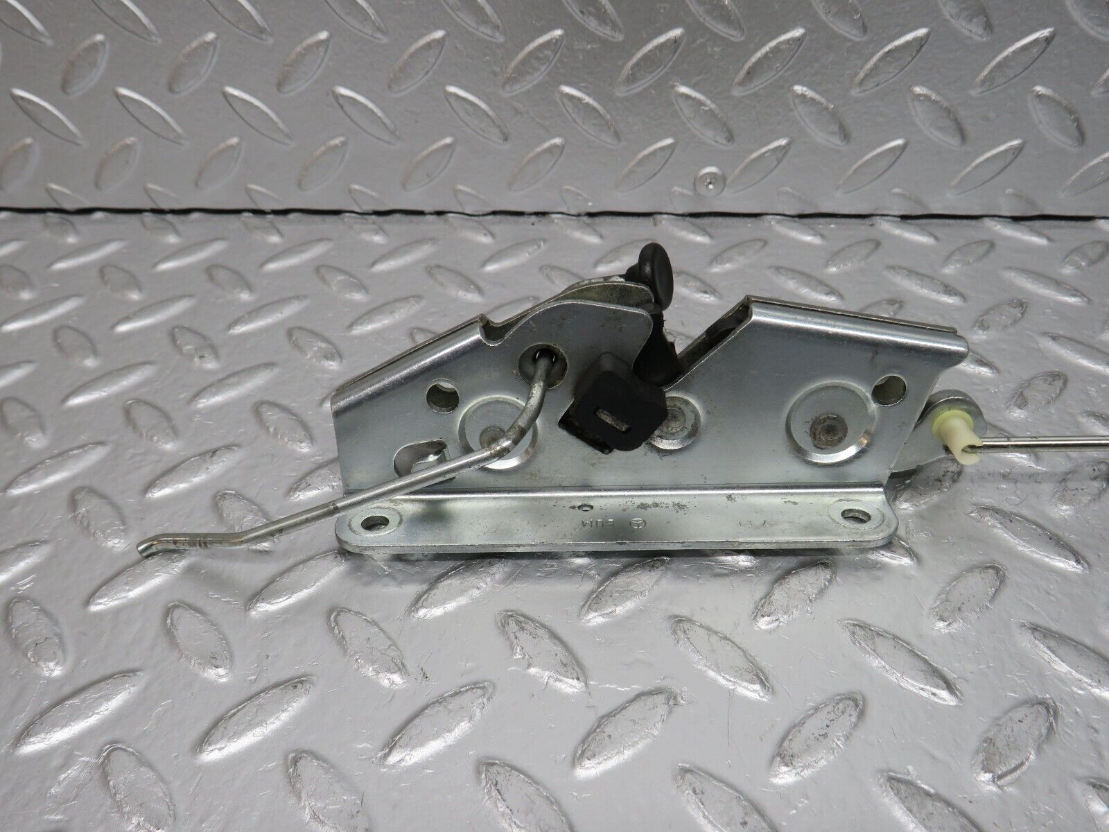 32563 Mercedes-Benz S124 300TE Wagon Rear Left Seat Bench Locking Mechanism