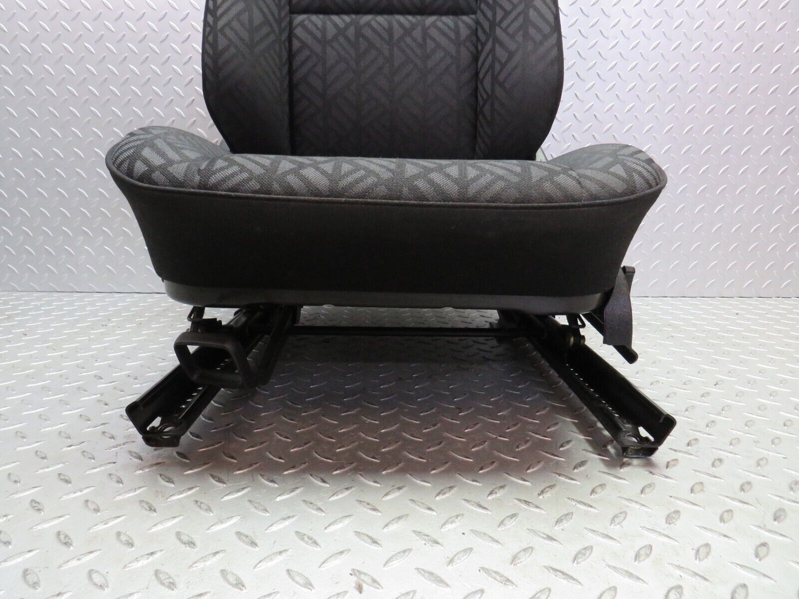 33348 Mercedes-Benz W202 C180 Front Left Passenger Seat 2029101450