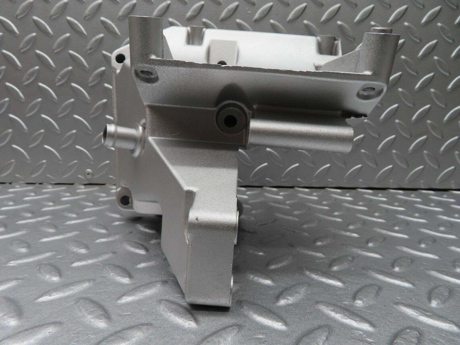 12737 Mercedes-Benz R129 300SL Coupe Power Steering Pump Bracket 1031310935