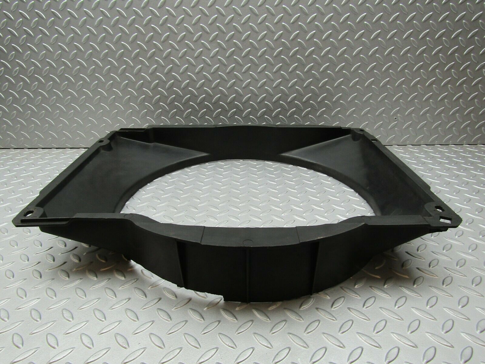 3288 Mercedes-Benz W115 220D Radiator Fan Shroud Fan Cover 1155050355
