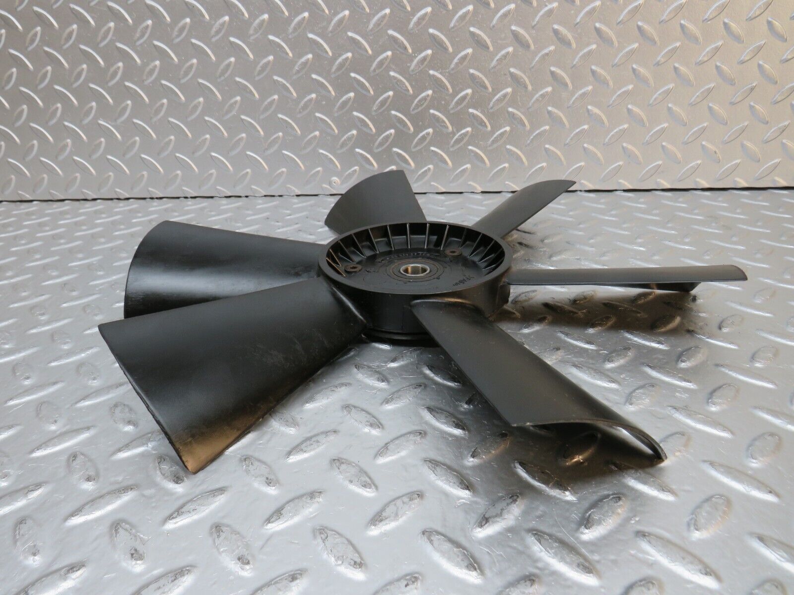 31762 Mercedes-Benz W201 190LE 1.8L Engine Cooling Fan 1022050506